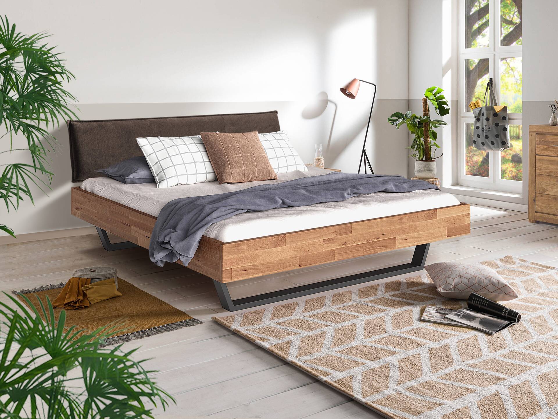 LÖWEN Kufenbett mit Polsterkopfteil, Material Massivholz 90 x 200 cm | Buche unbehandelt | Stoff Braun ohne Steppung