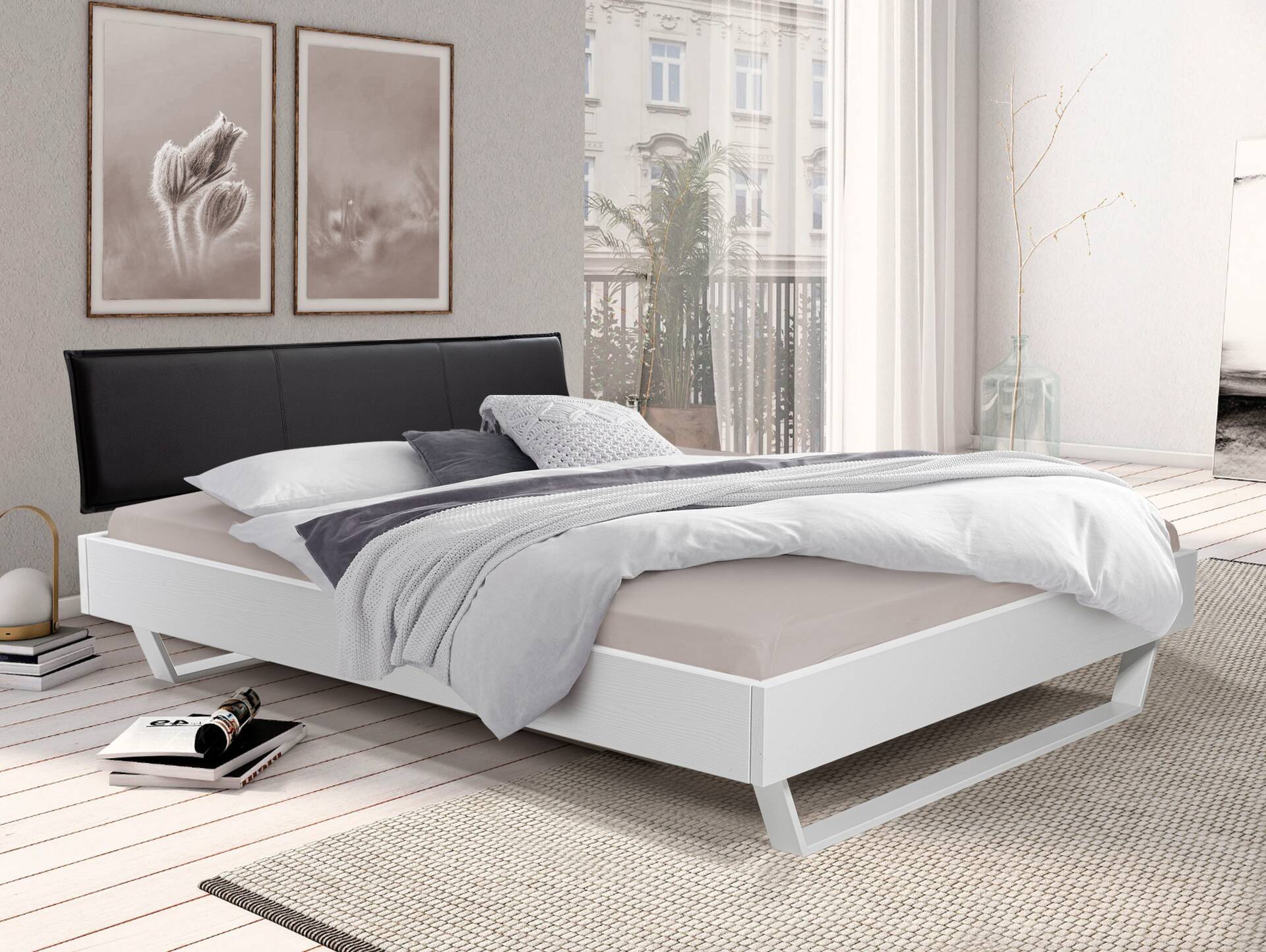 LUKY Kufenbett mit Polsterkopfteil, Material Massivholz, Fichte/Kufen weiss 120 x 200 cm | Kunstleder Schwarz