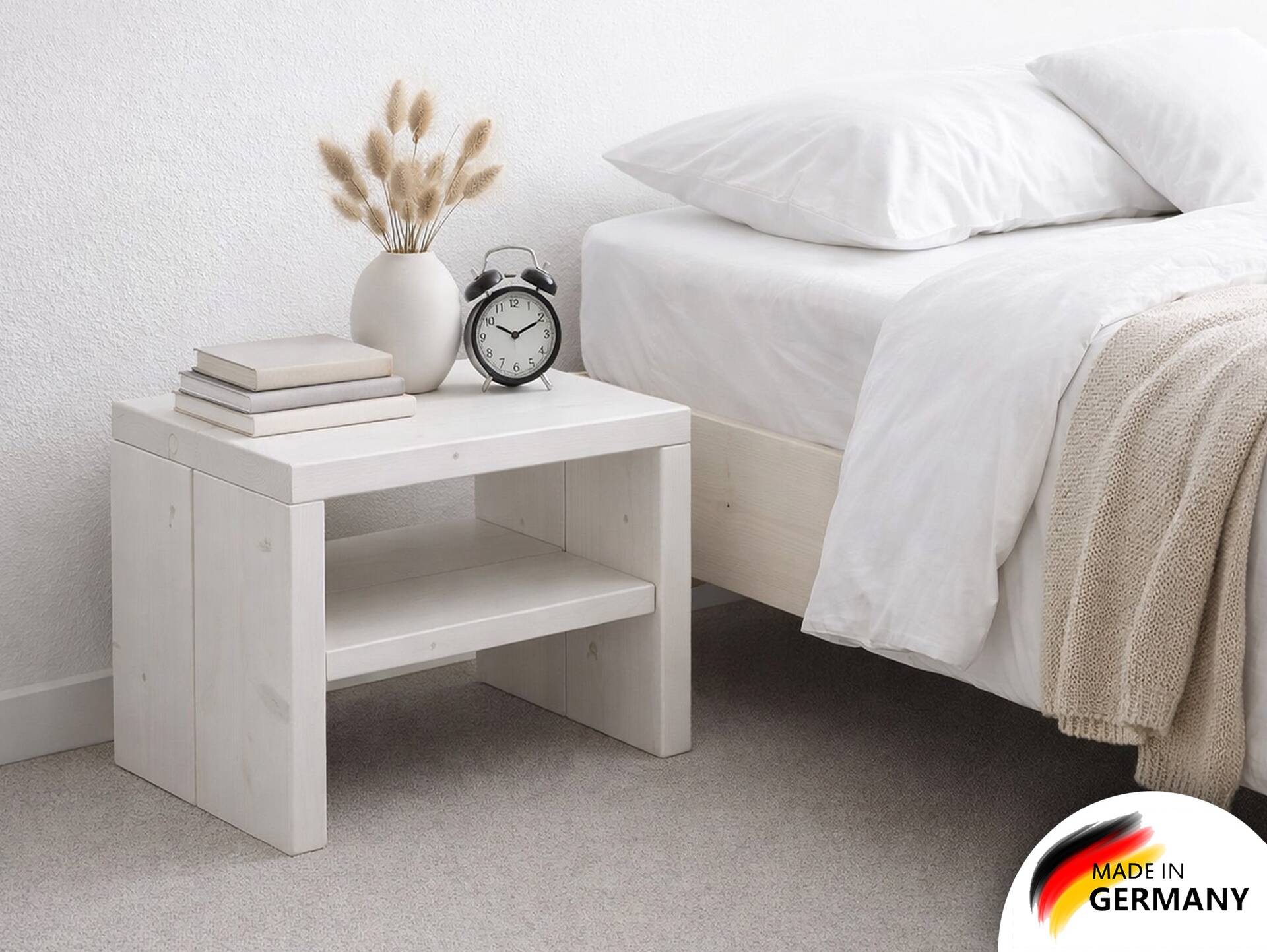 PUMBA Nachtkommode mit Ablage, Material Massivholz, Fichte massiv weiss