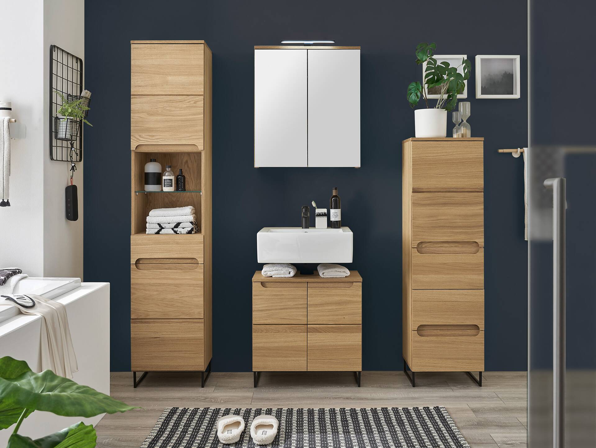 SEYTON Hochschrank fürs Badezimmer, Material Teilmassiv, eichefarbig 