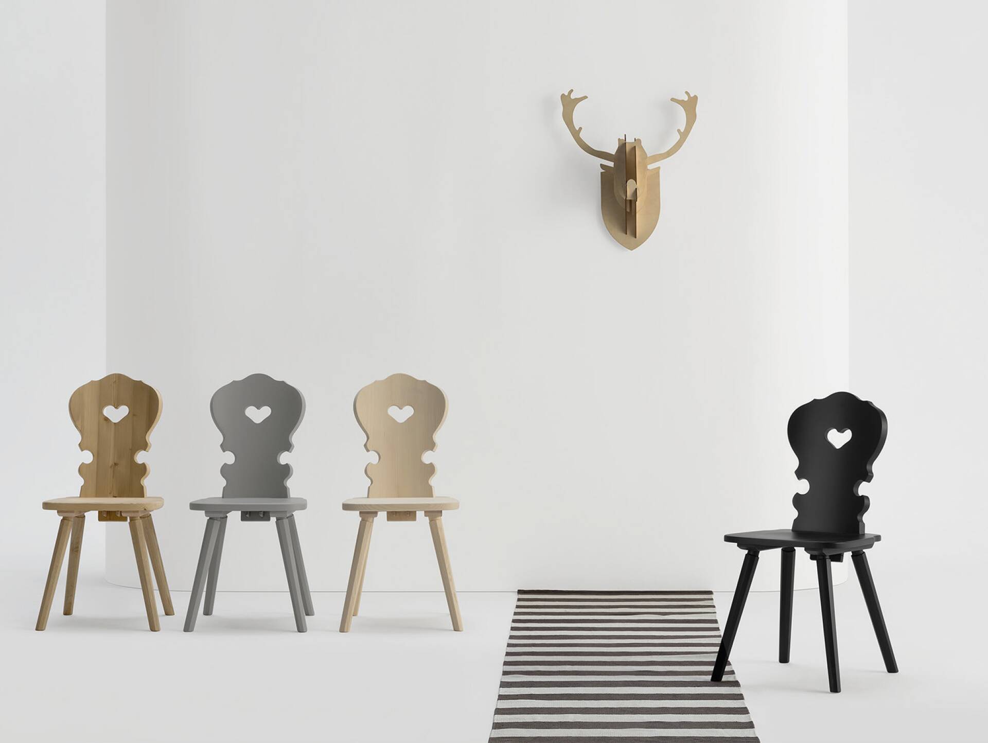 VALERIO Stuhl, Material Massivholz, Esche lackiert 