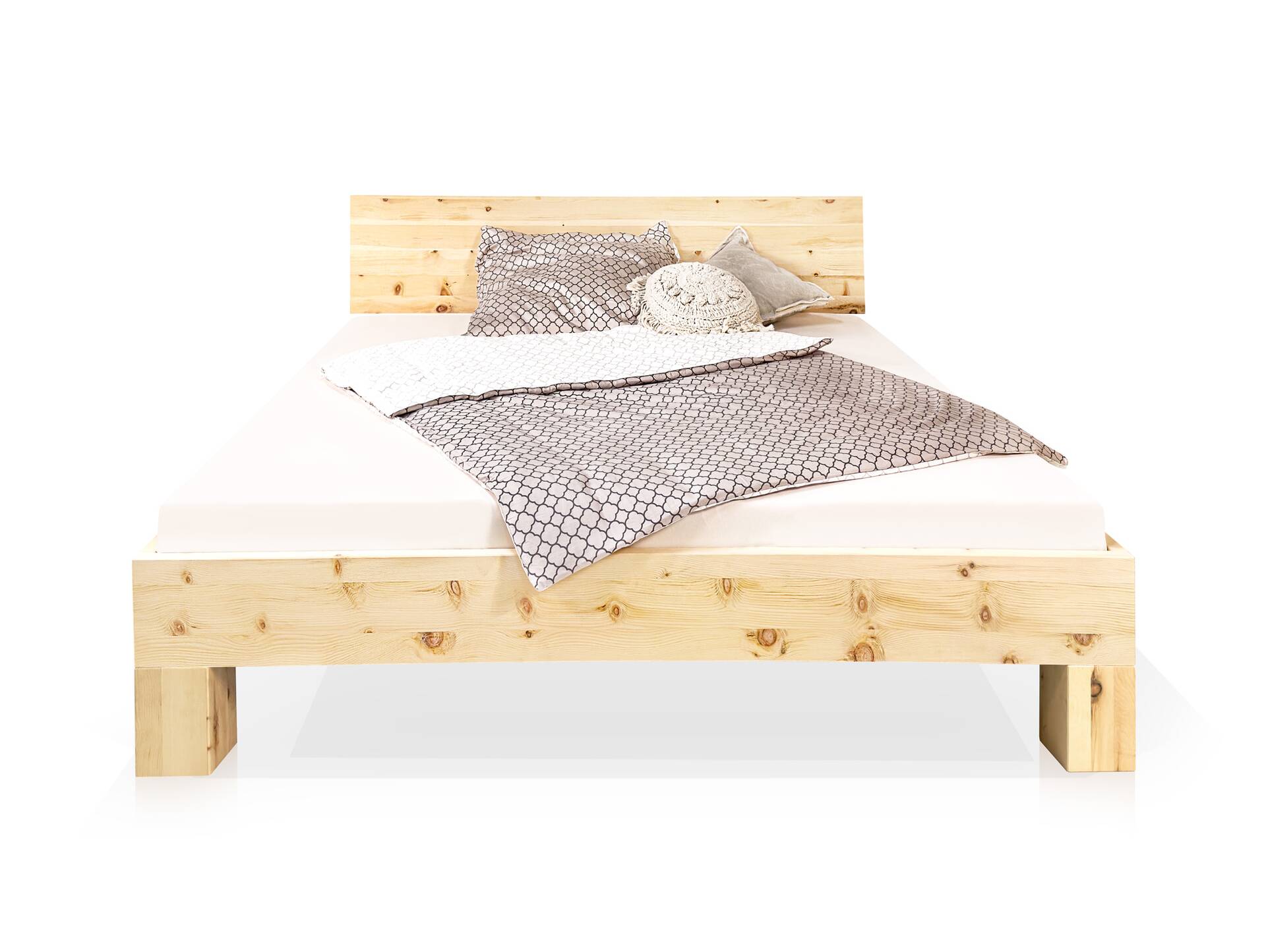 ZABINO 4-Fuß-Bett aus Zirbe, Material Massivholz, mit/ohne Holz-Kopfteil 200 x 200 cm | Zirbe unbehandelt | Standardhöhe | mit Kopfteil