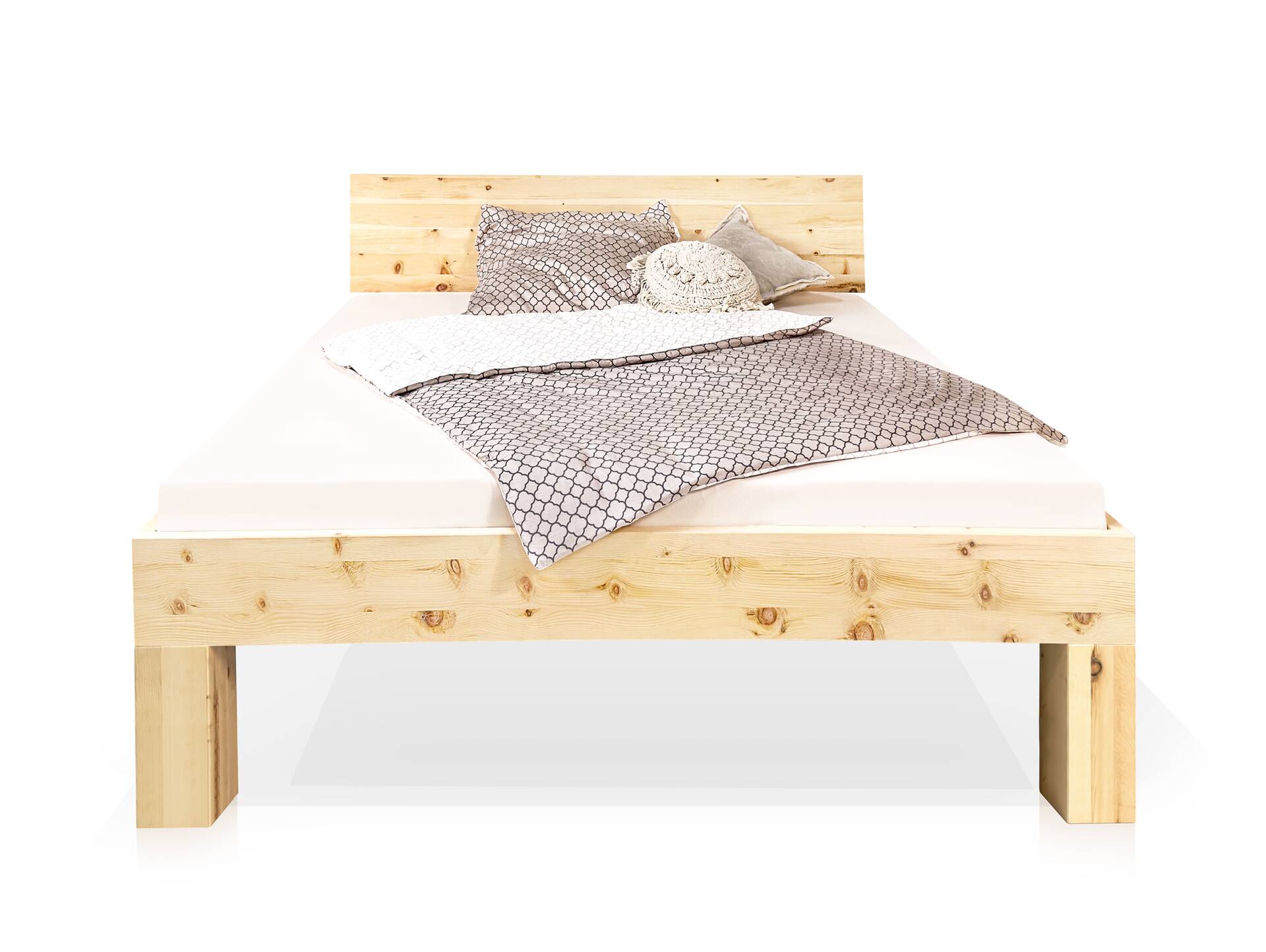 ZABINO 4-Fuß-Bett aus Zirbe, Material Massivholz, mit/ohne Holz-Kopfteil 160 x 220 cm | Zirbe unbehandelt | Komforthöhe | mit Kopfteil