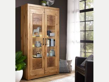 WINSTON II Vitrine, Material Massivholz, Wildeiche geölt 