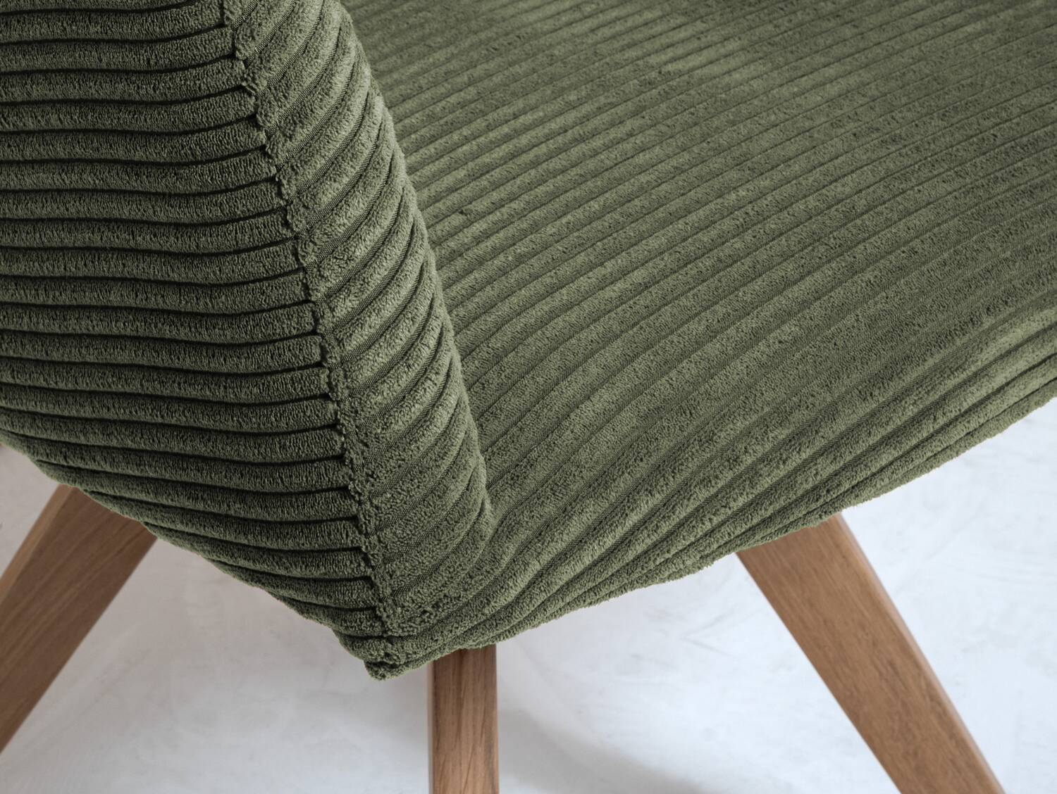 FINDI Schalenstuhl, Gestell Massivholz/Cordbezug olive 