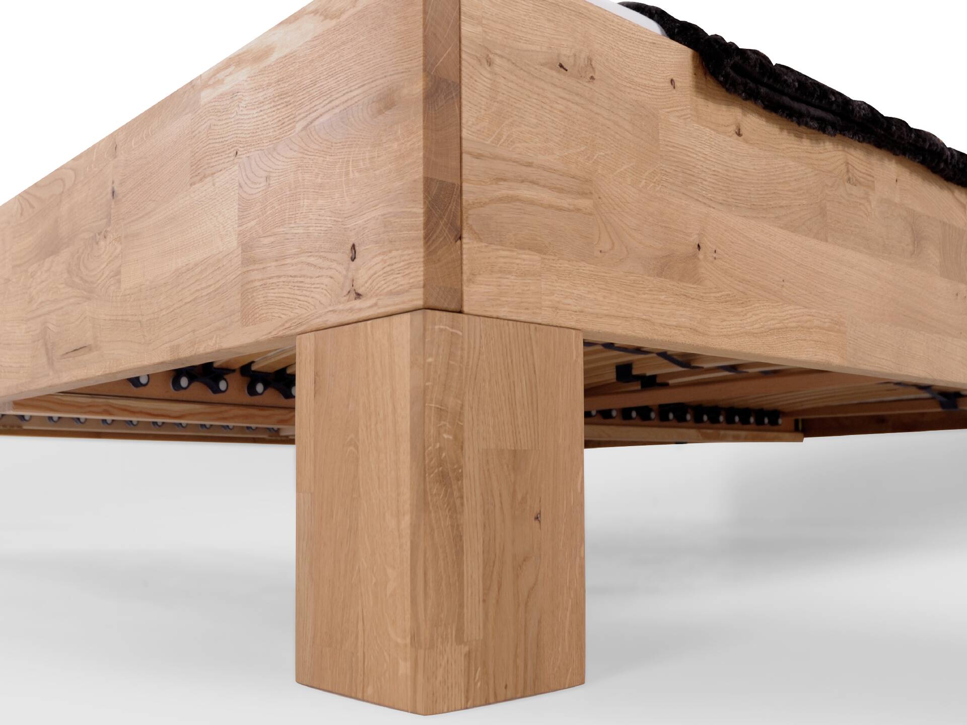 LÖWEN 4-Fuß-Massivholzbett, mit Kopfteil 90 x 200 cm | Wildeiche geölt | Standardhöhe