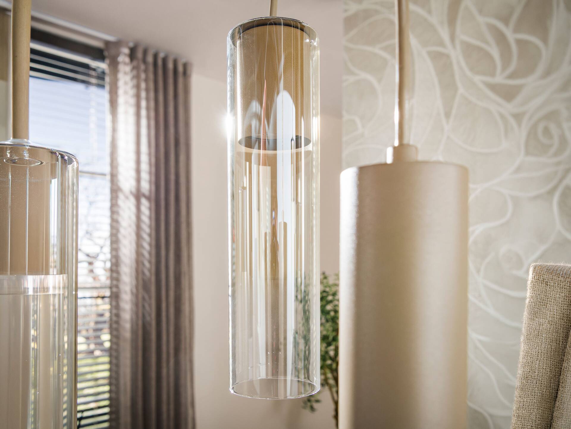 KIYAN Pendelleuchte, 7-flammig, Material Glas, frostet beige 