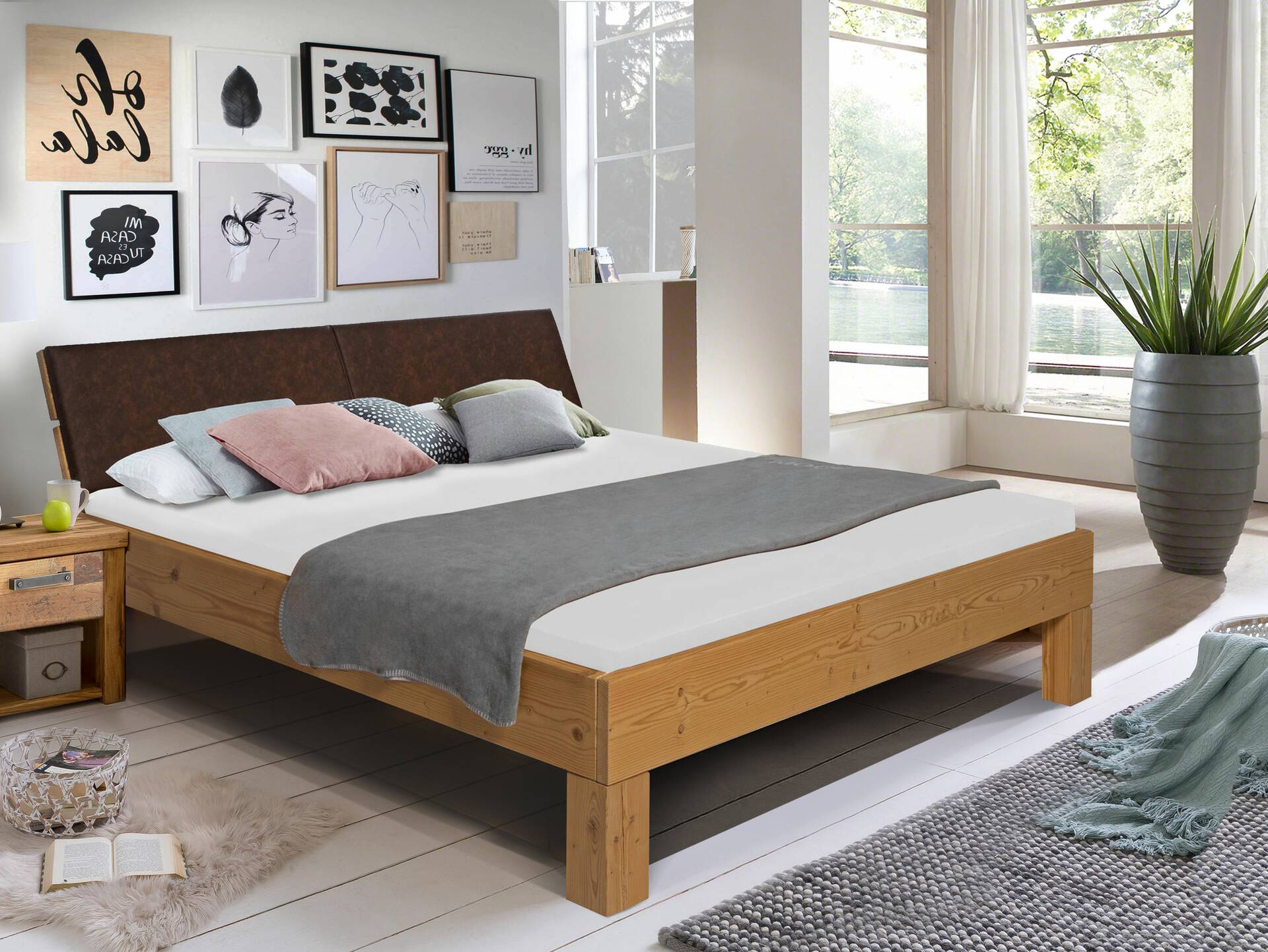 CURBY 4-Fuß-Bett mit Polster-Kopfteil, Material Massivholz, rustikale Altholzoptik, Fichte 160 x 220 cm | natur | Kunstleder Braun ohne Steppung | Standardhöhe