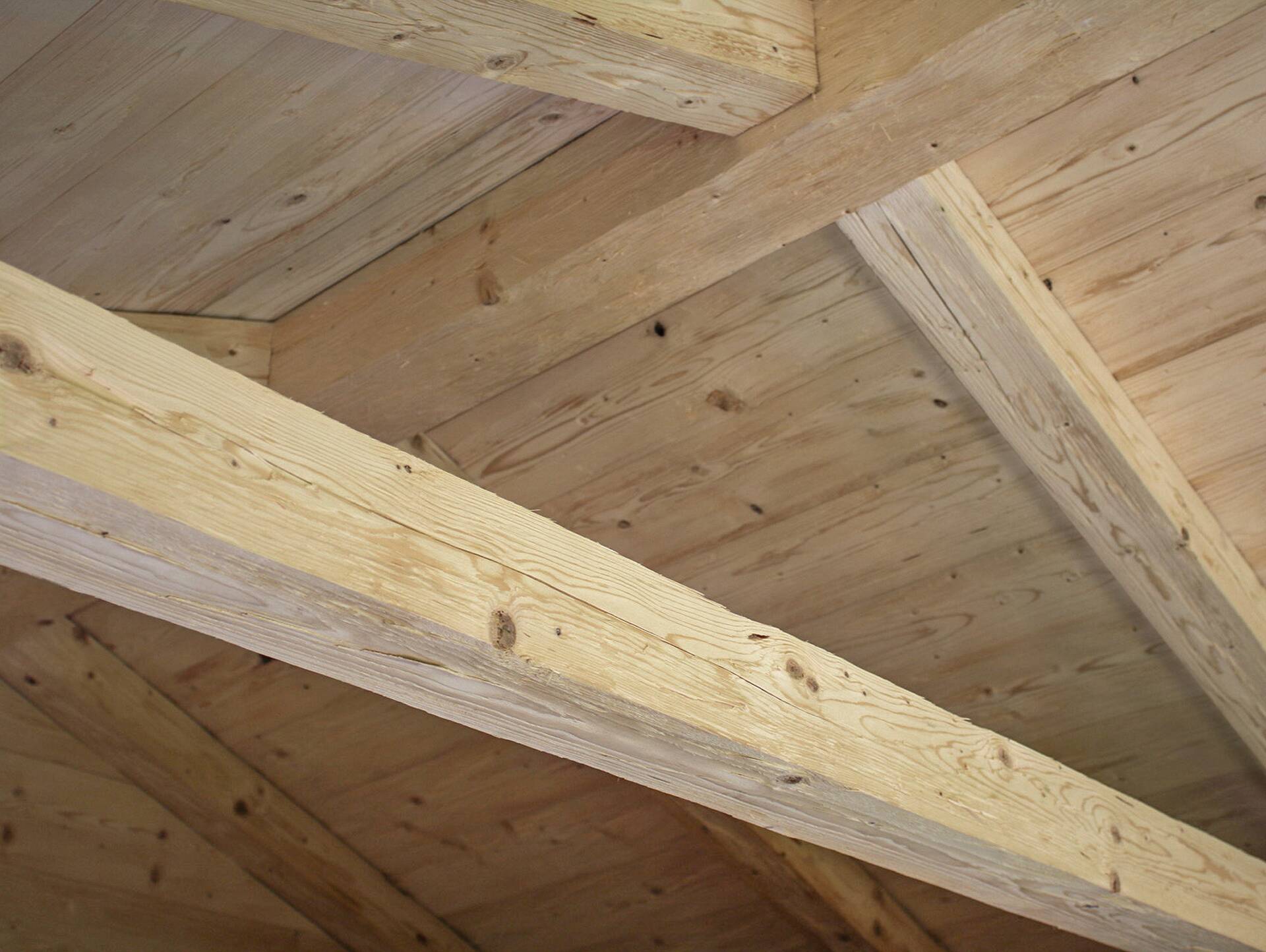 Fichtenbalken gehackt, Fichte natur, Material Massivholz 93 x 93 mm | 2.5 Meter