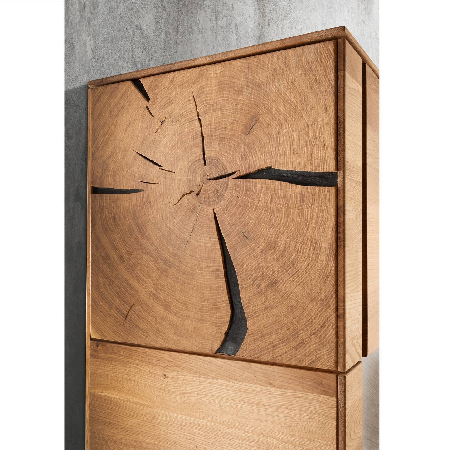 NATANO Vitrine II, Material Massivholz, Wildeiche geölt 