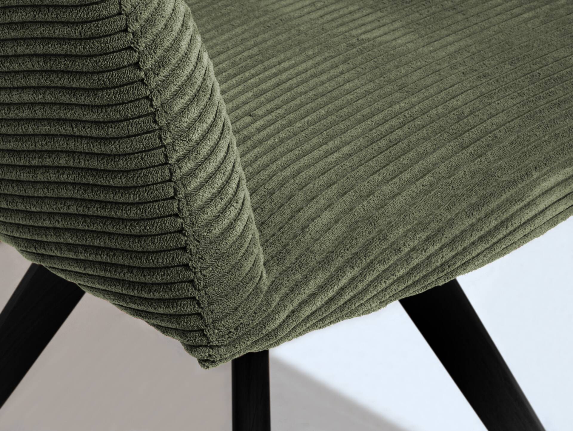 FINDI Schalenstuhl, Gestell Massivholz/Cordbezug olive | Buche schwarz lackiert