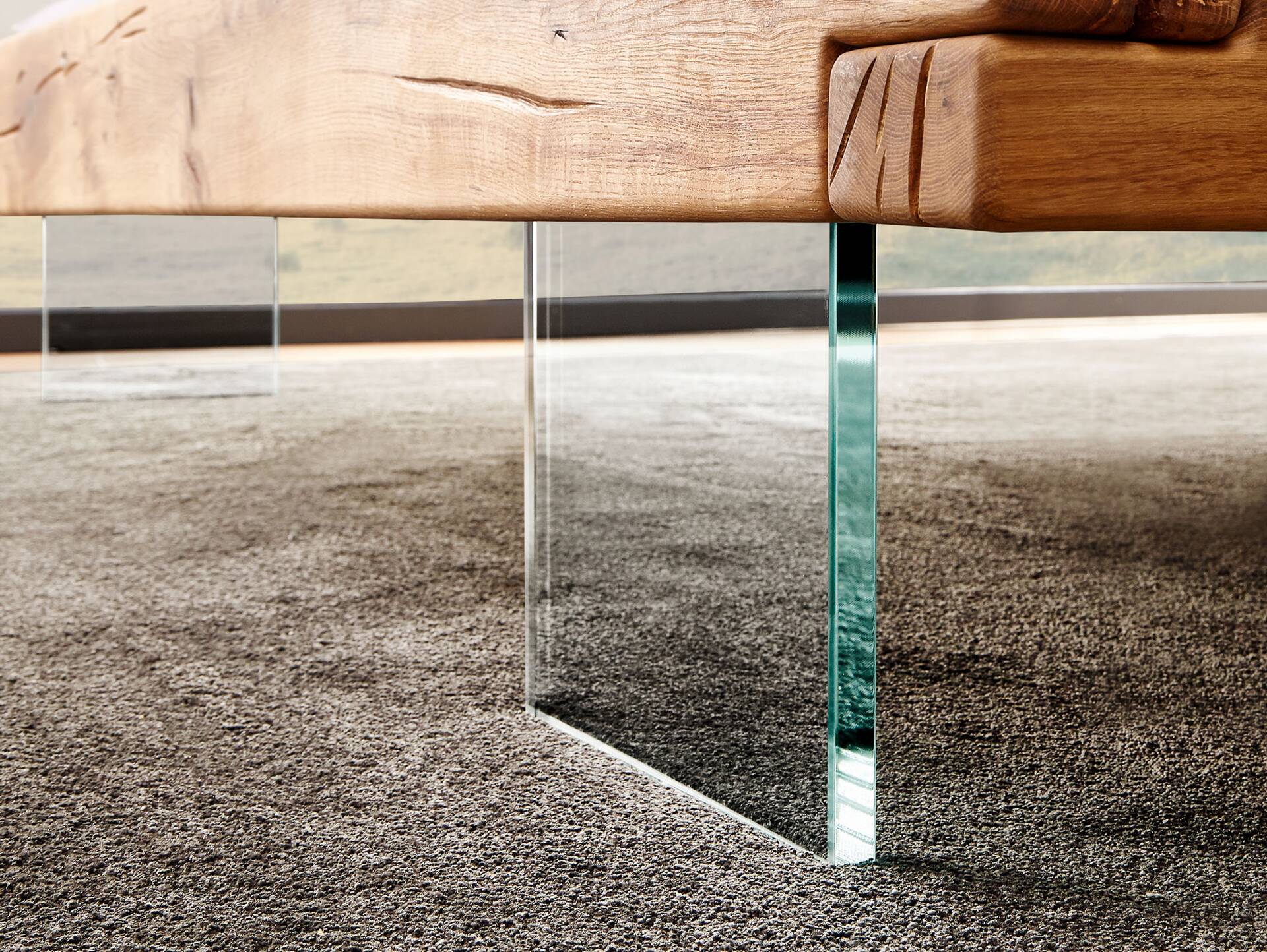 SHERLY Balkenbett mit Glasbeinen, Material Massivholz, Wildeiche geölt 