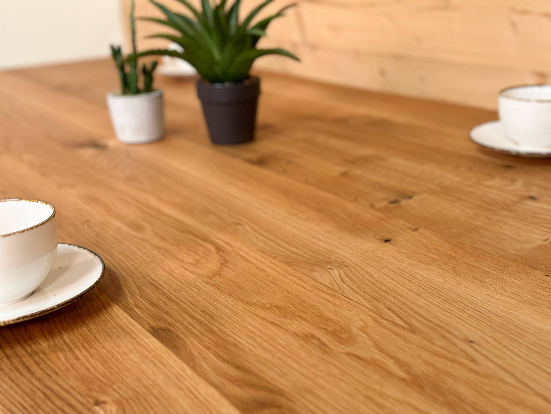 Tischplatte mit Baumkante, Wildeiche geölt, Material Massivholz 180 x 90 cm