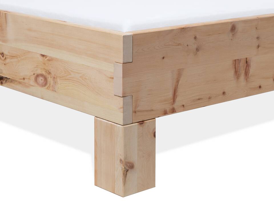 ZARUBA 4-Fuß-Zirbenbett ohne Kopfteil, Material Massivholz 120 x 200 cm | Standardhöhe