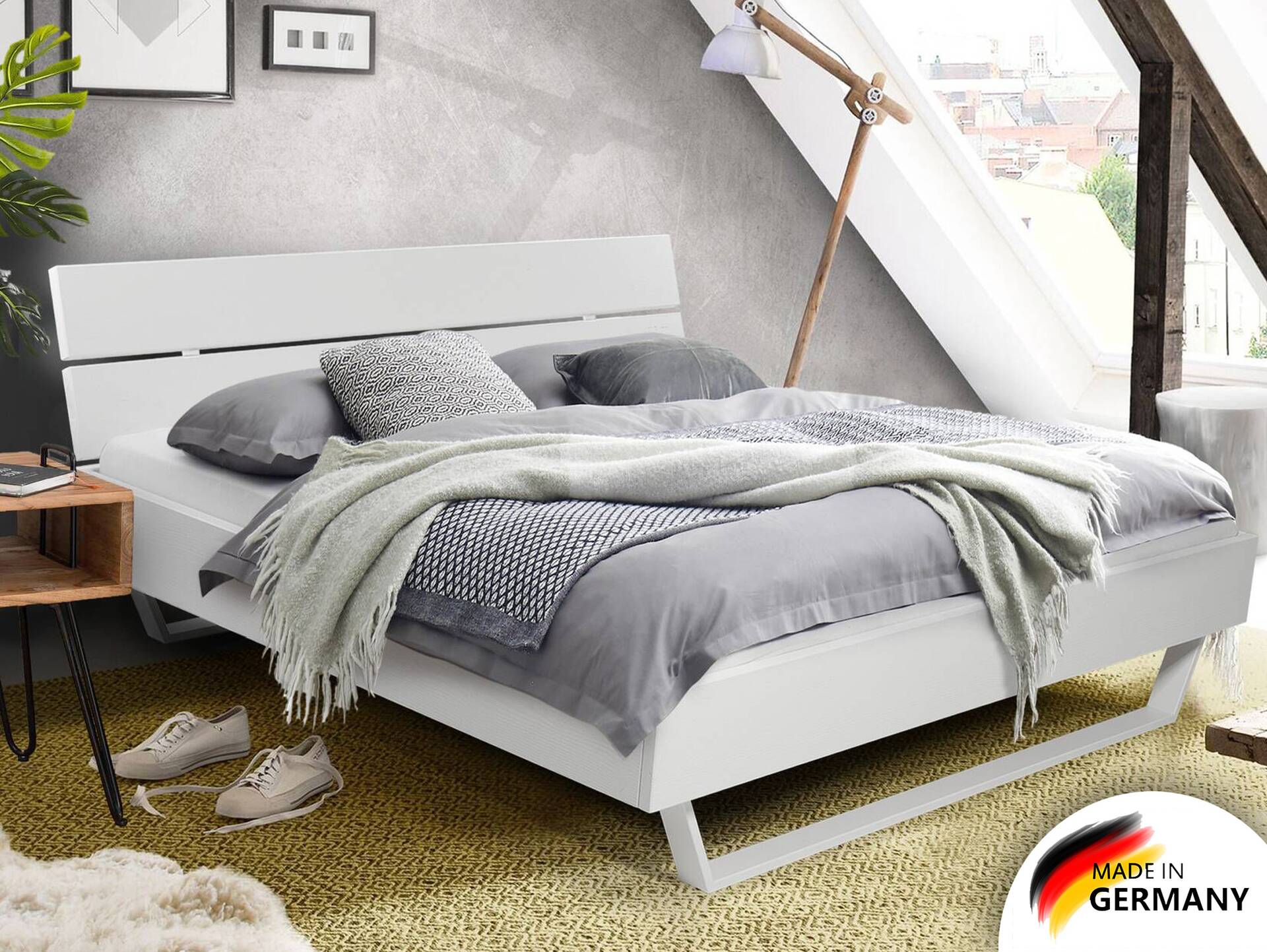 LUKY Kufenbett mit Kopfteil, Material Massivholz, Fichte/Kufen weiss 120 x 200 cm