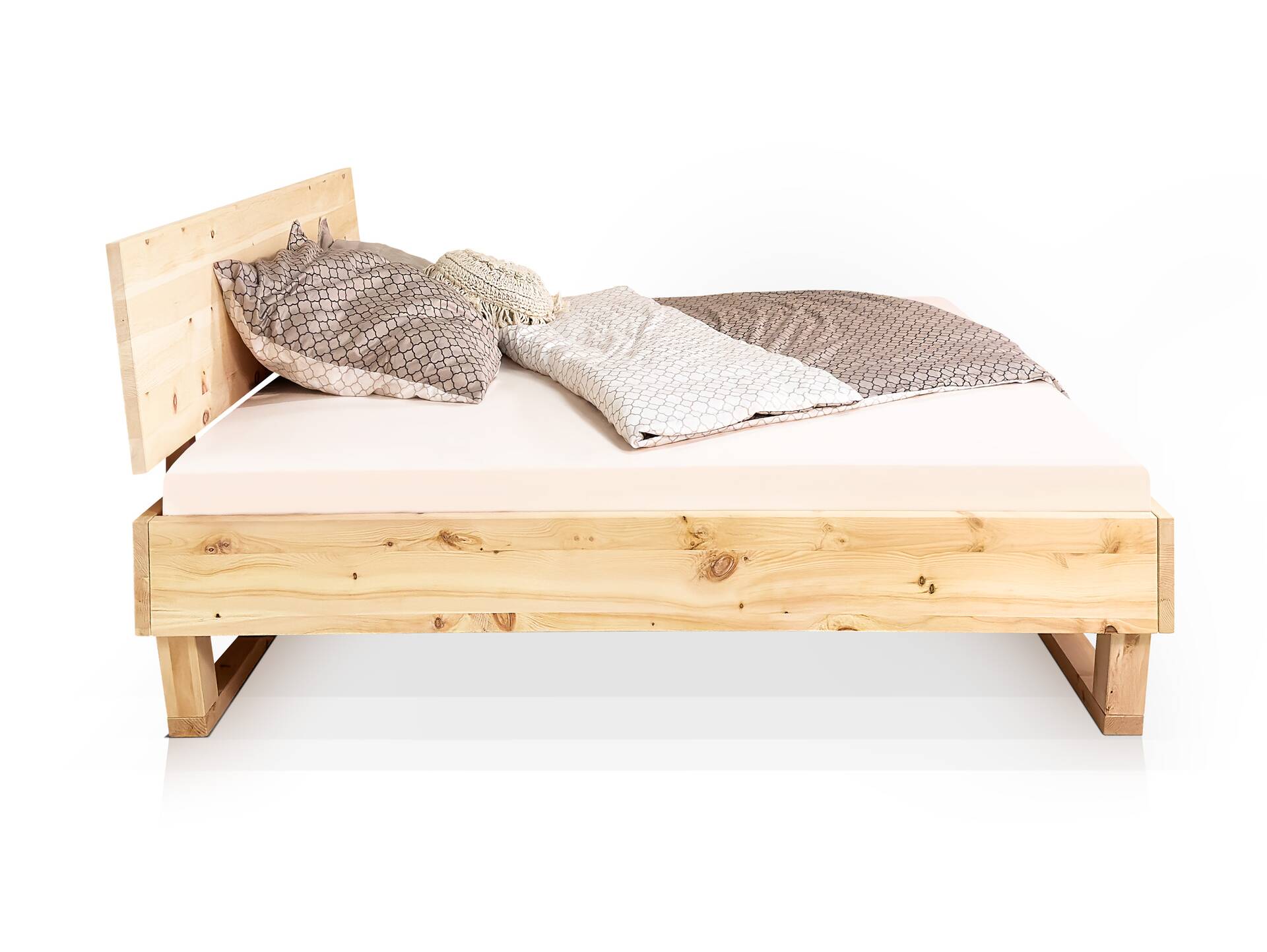 ZABINO Holz-Kufenbett aus Zirbe, Material Massivholz, mit/ohne Kopfteil 200 x 200 cm | Zirbe unbehandelt | mit Kopfteil