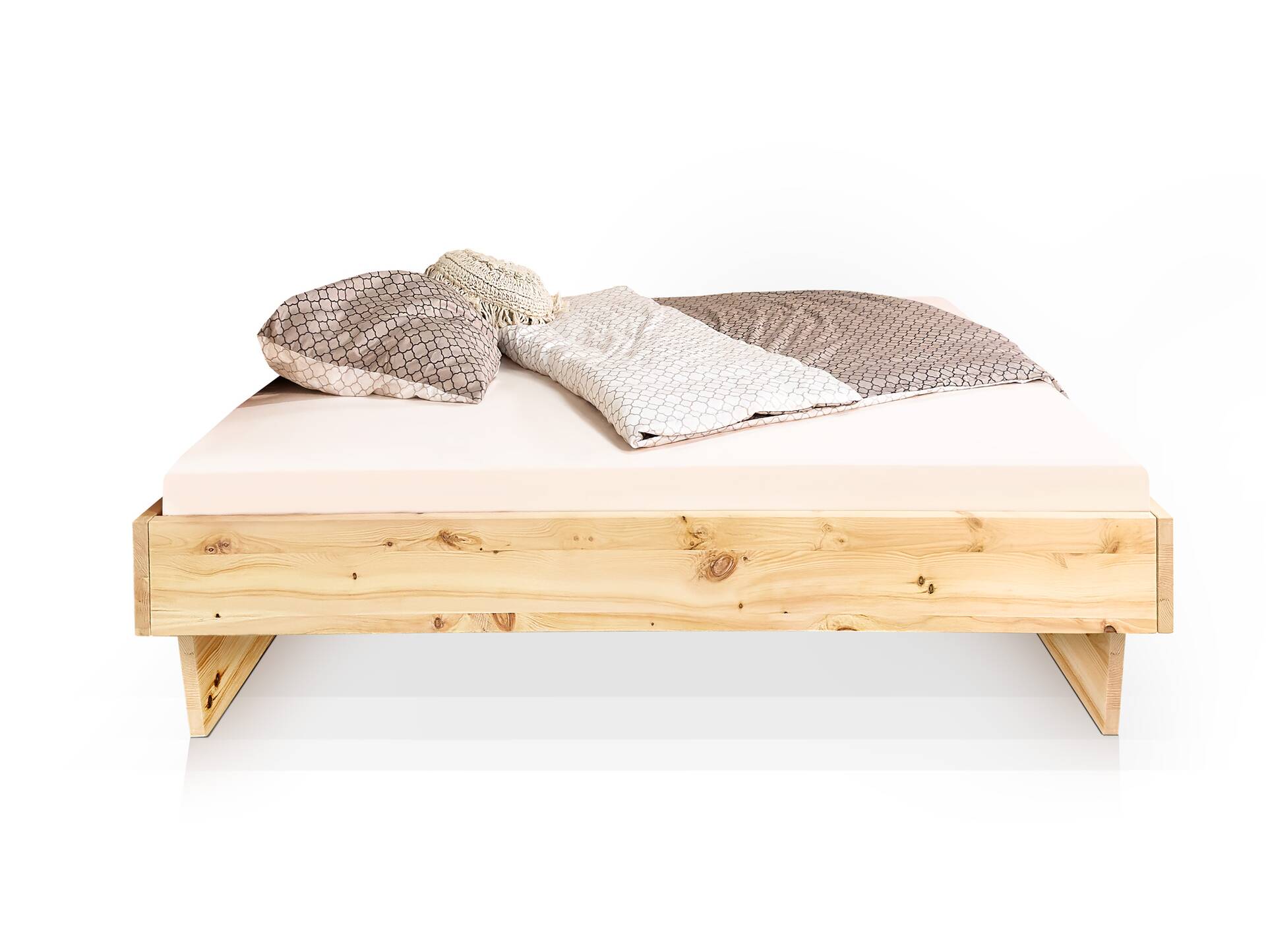 ZABINO Zirbenbett mit Wangenfuß, Material Massivholz, mit/ohne Kopfteil 90 x 220 cm | Zirbe geölt | ohne Kopfteil