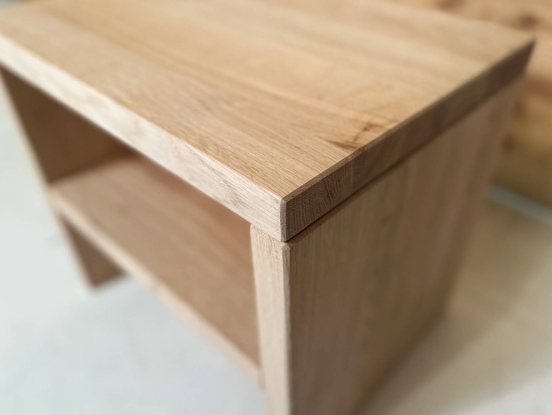 DAKONA Nachtkommode, Material Massivholz Wildeiche unbehandelt | 40 cm