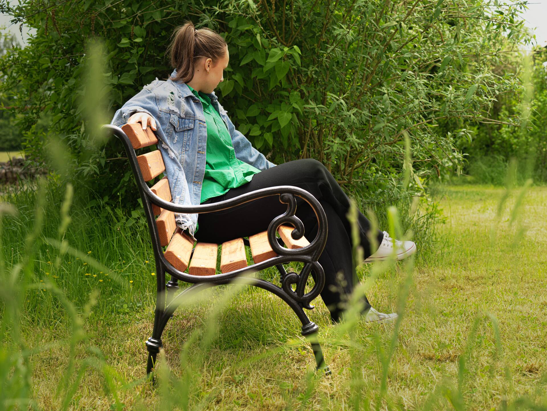 GODENA Gartenbank, Material Massivholz Lärche, Metallgestell schwarz 180 cm