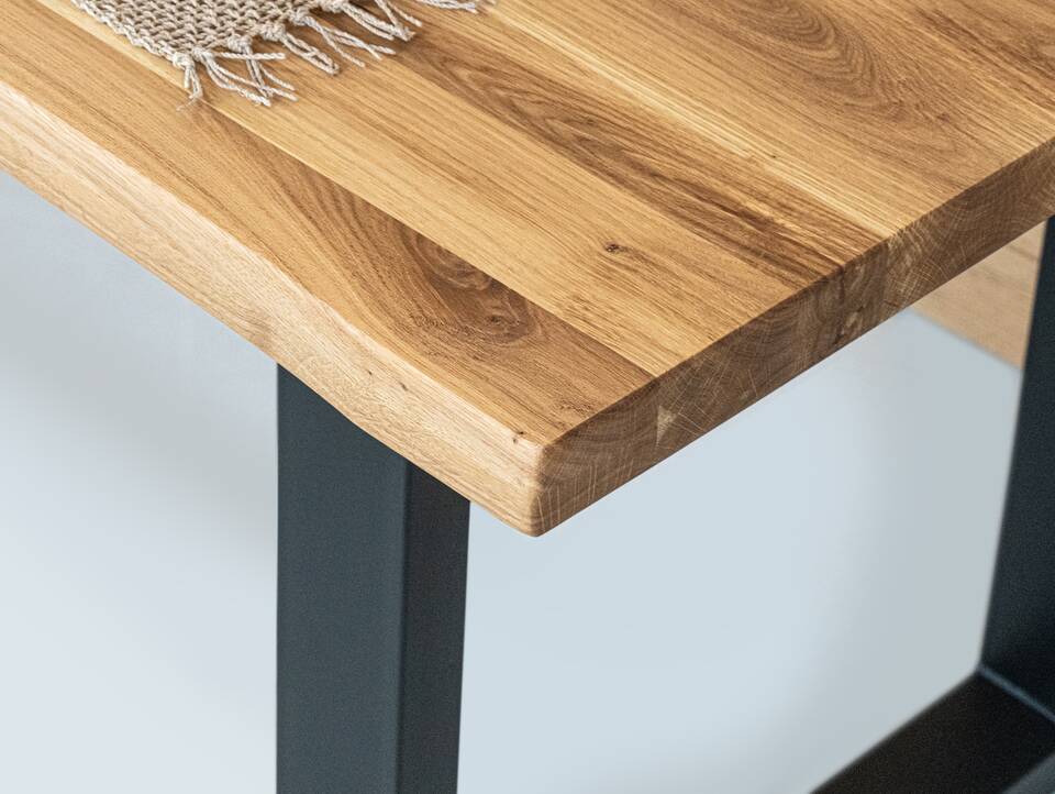 DAYTONA Esstisch II mit Baumkante, Material Massivholz Eiche / Gestell Metall schwarz pulverbeschichtet 140 x 90 cm
