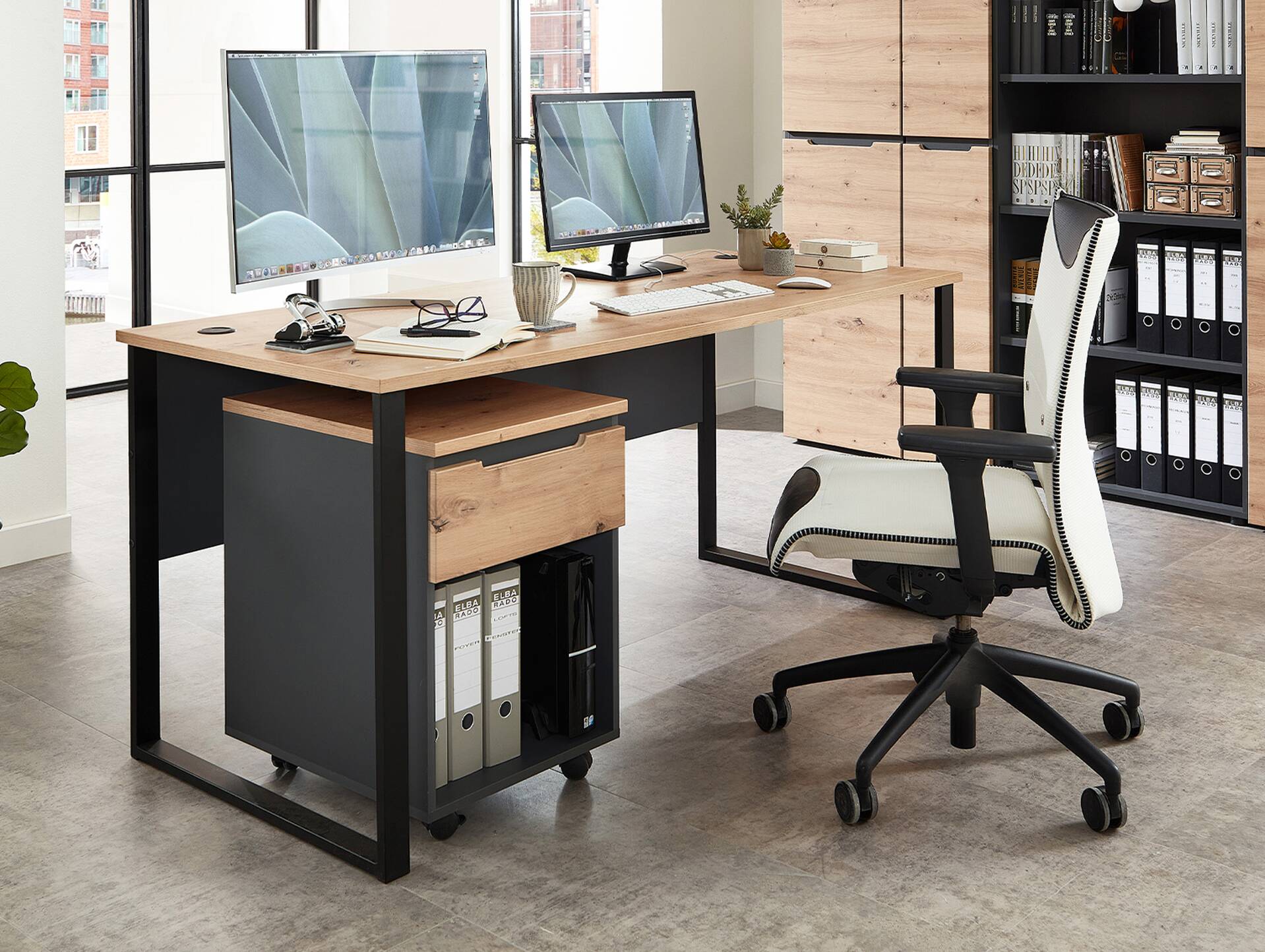 MAILAND Schreibtisch 170 cm breit, Material Dekorspanplatte Artisan Eichefarbig / Graphit
