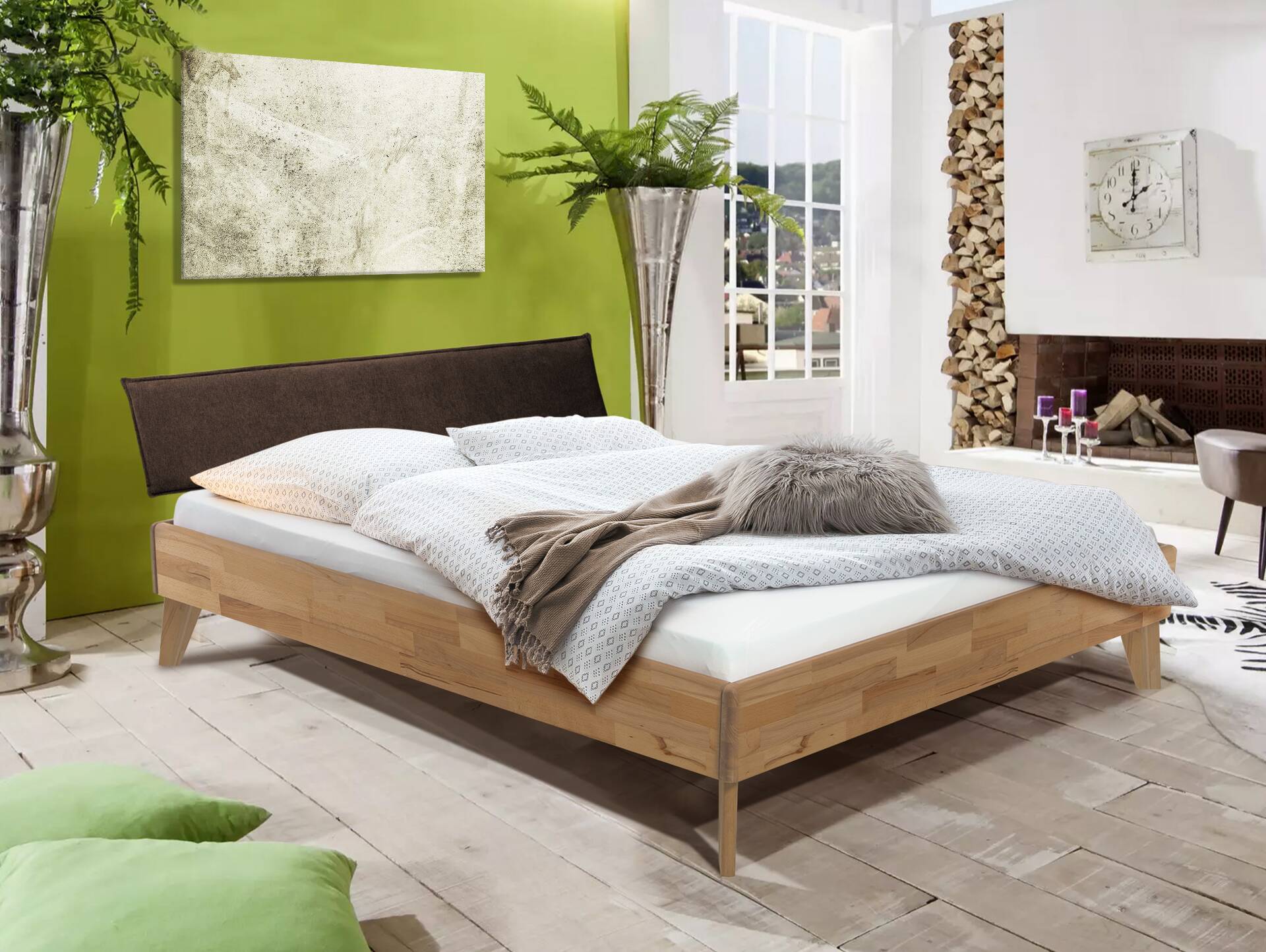CALIDO 4-Fuß-Bett mit Polsterkopfteil, Material Massivholz 120 x 220 cm | Eiche geölt | Stoff Braun | Standardhöhe