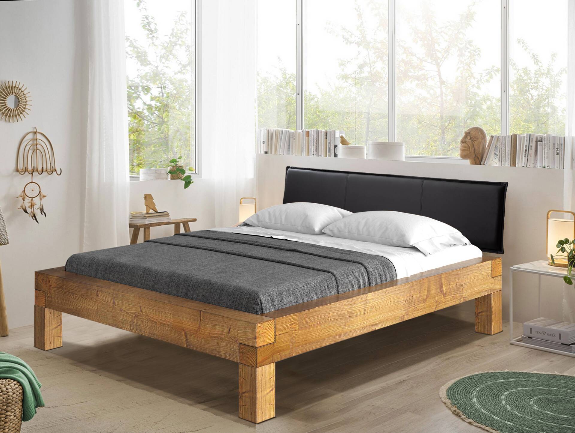 CURBY 4-Fuß-Balkenbett mit Polsterkopfteil, Material Massivholz, Thermo-Fichte 160 x 220 cm | vintage | Kunstleder Schwarz | Standardhöhe