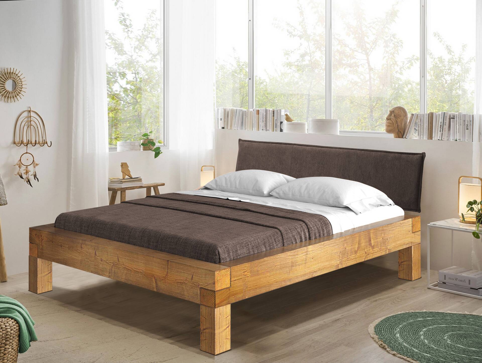 CURBY 4-Fuß-Balkenbett mit Polsterkopfteil, Material Massivholz, Thermo-Fichte 140 x 200 cm | vintage | Stoff Braun | Standardhöhe