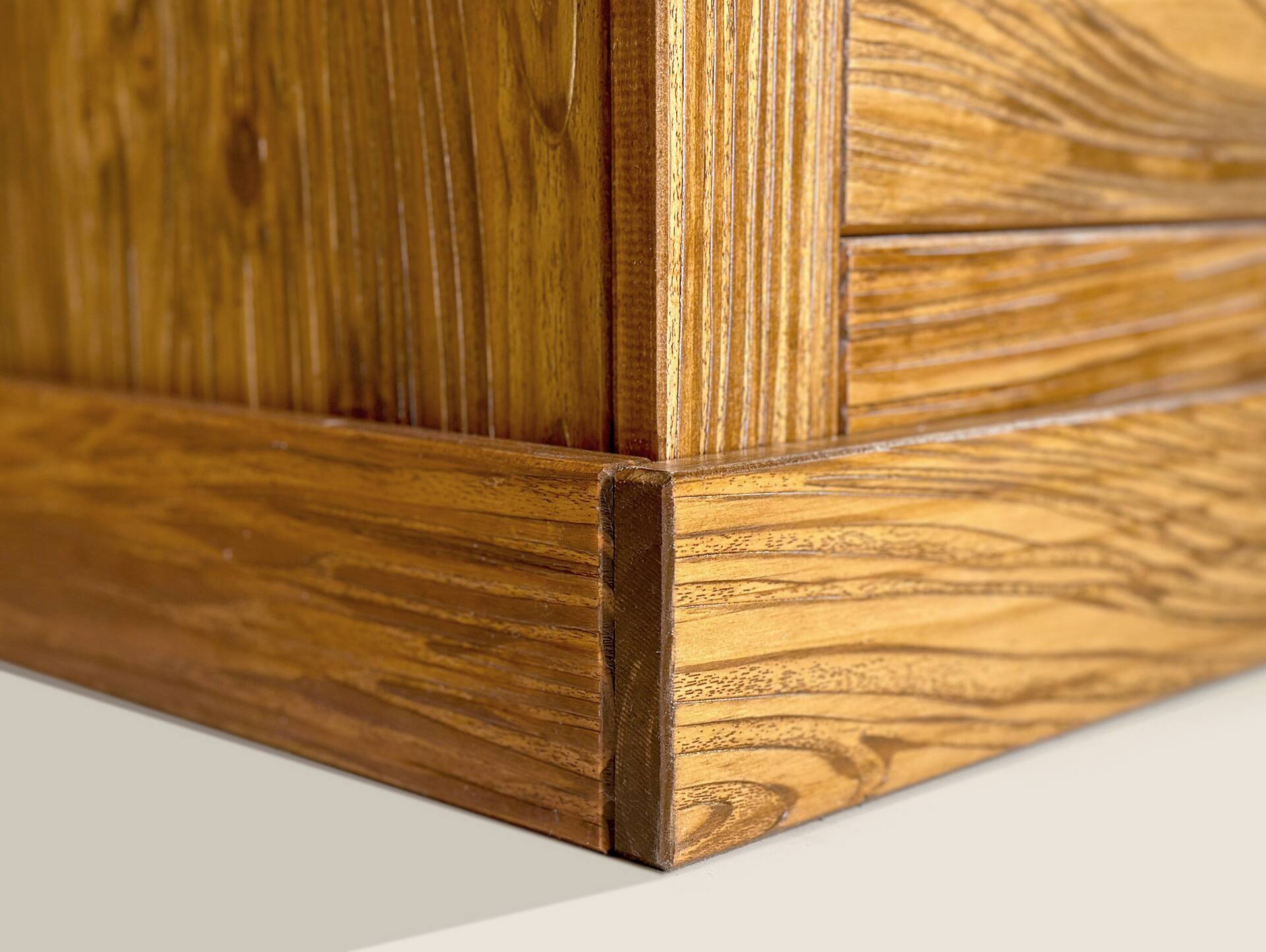 EVERGLADE Kleiderschrank, Material Massivholz, Kiefer eichefarbig 2-türig