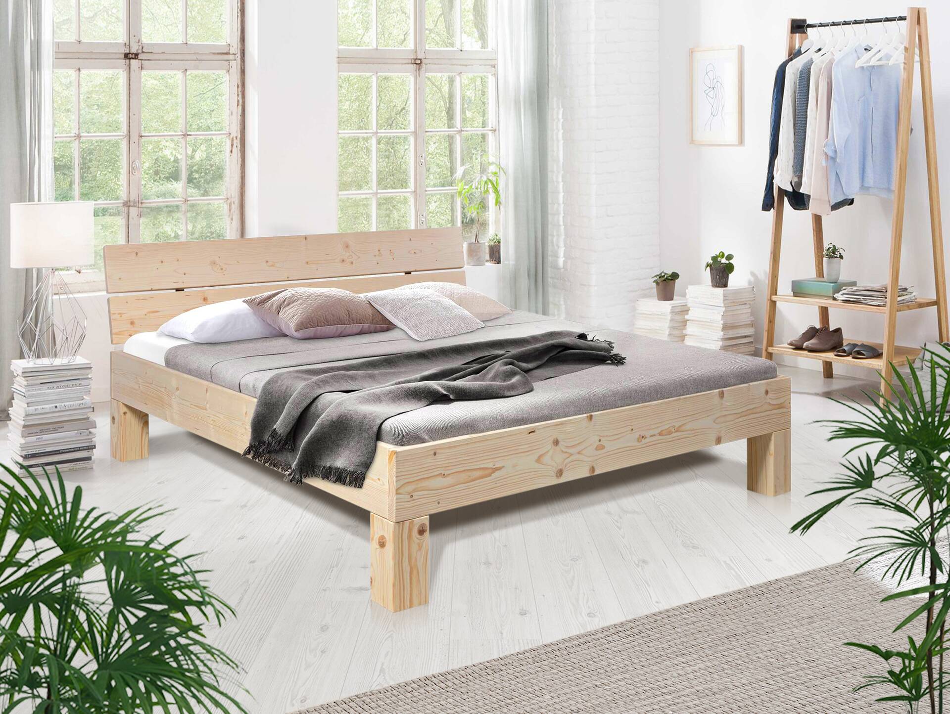 LUKY 4-Fuß-Bett mit Kopfteil, Material Massivholz, Fichte massiv 140 x 200 cm | natur