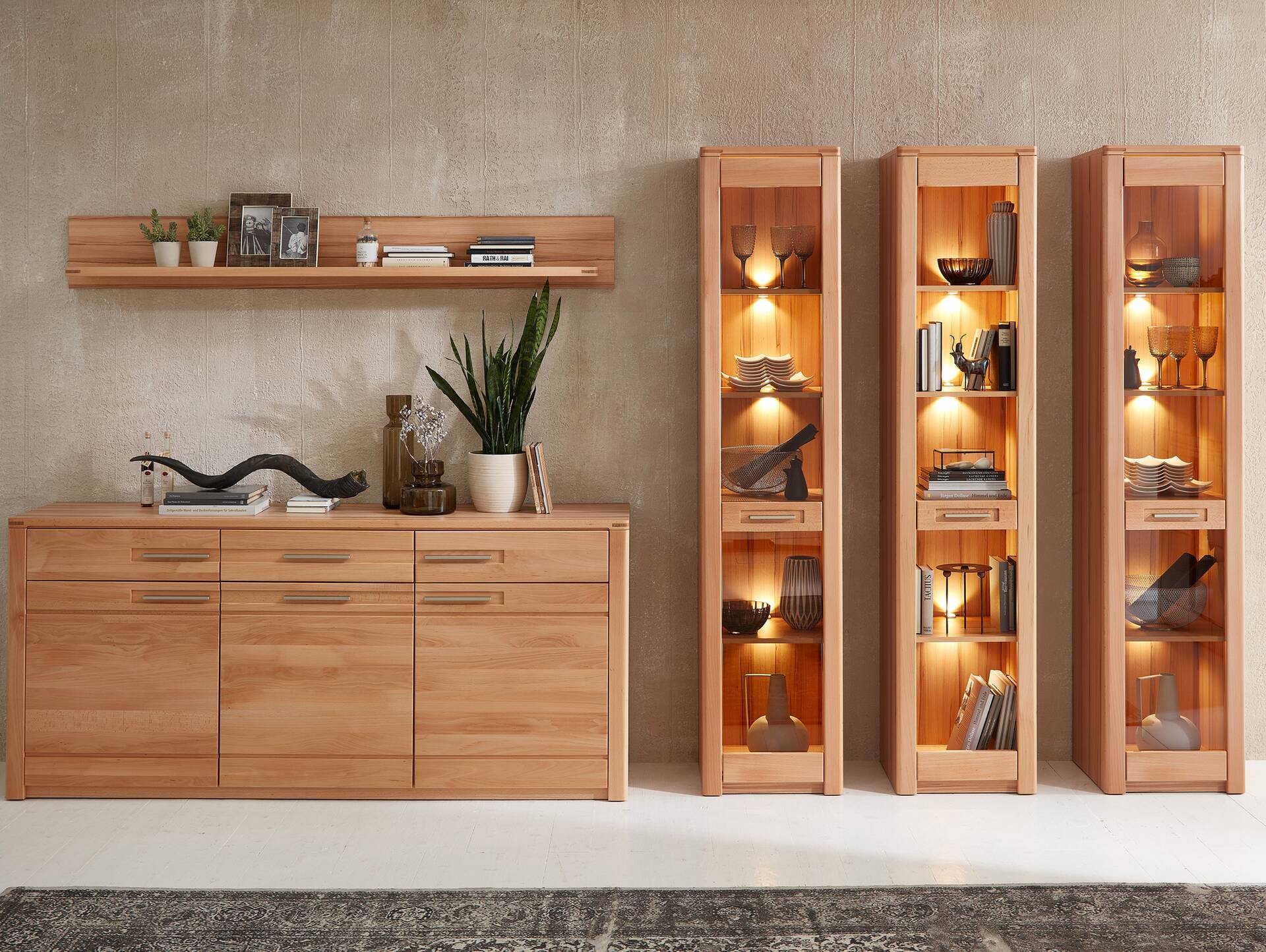 NESTOR ONE Vitrine schmal, Material Teilmassiv, Kernbuche lackiert 