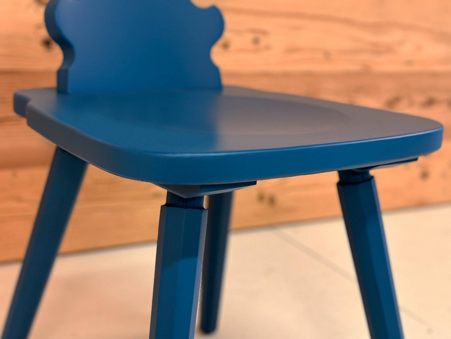 VALERIO Stuhl, Material Massivholz, Fichte lackiert blau