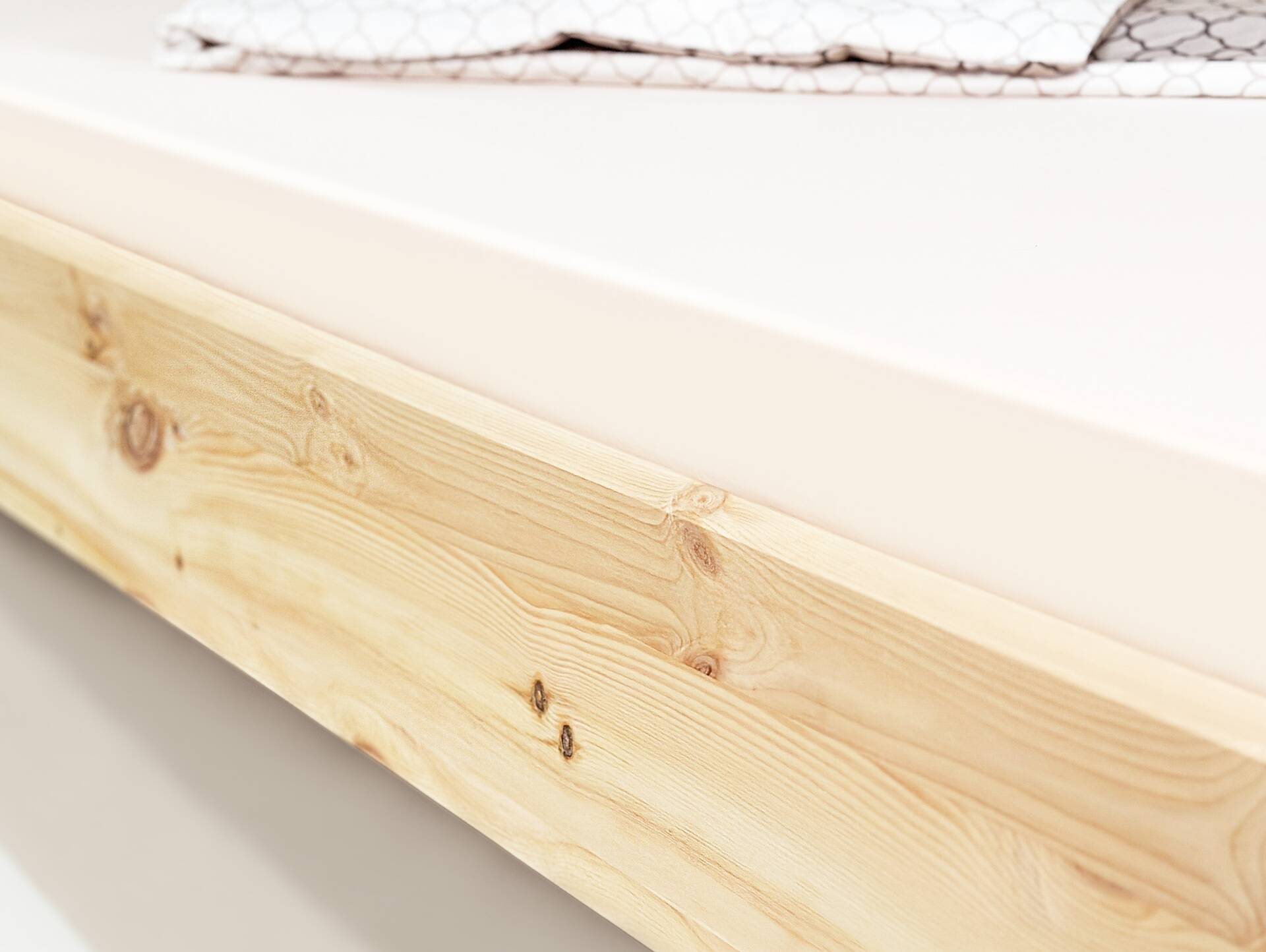 ZABINO Zirbenbett mit Wangenfuß, Material Massivholz, mit/ohne Kopfteil 90 x 220 cm | Zirbe geölt | ohne Kopfteil