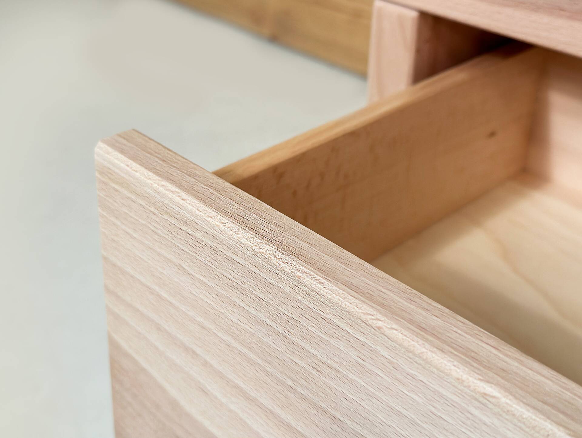 DAKONA Nachtkommode mit Schubkasten, Material Massivholz Buche geölt
