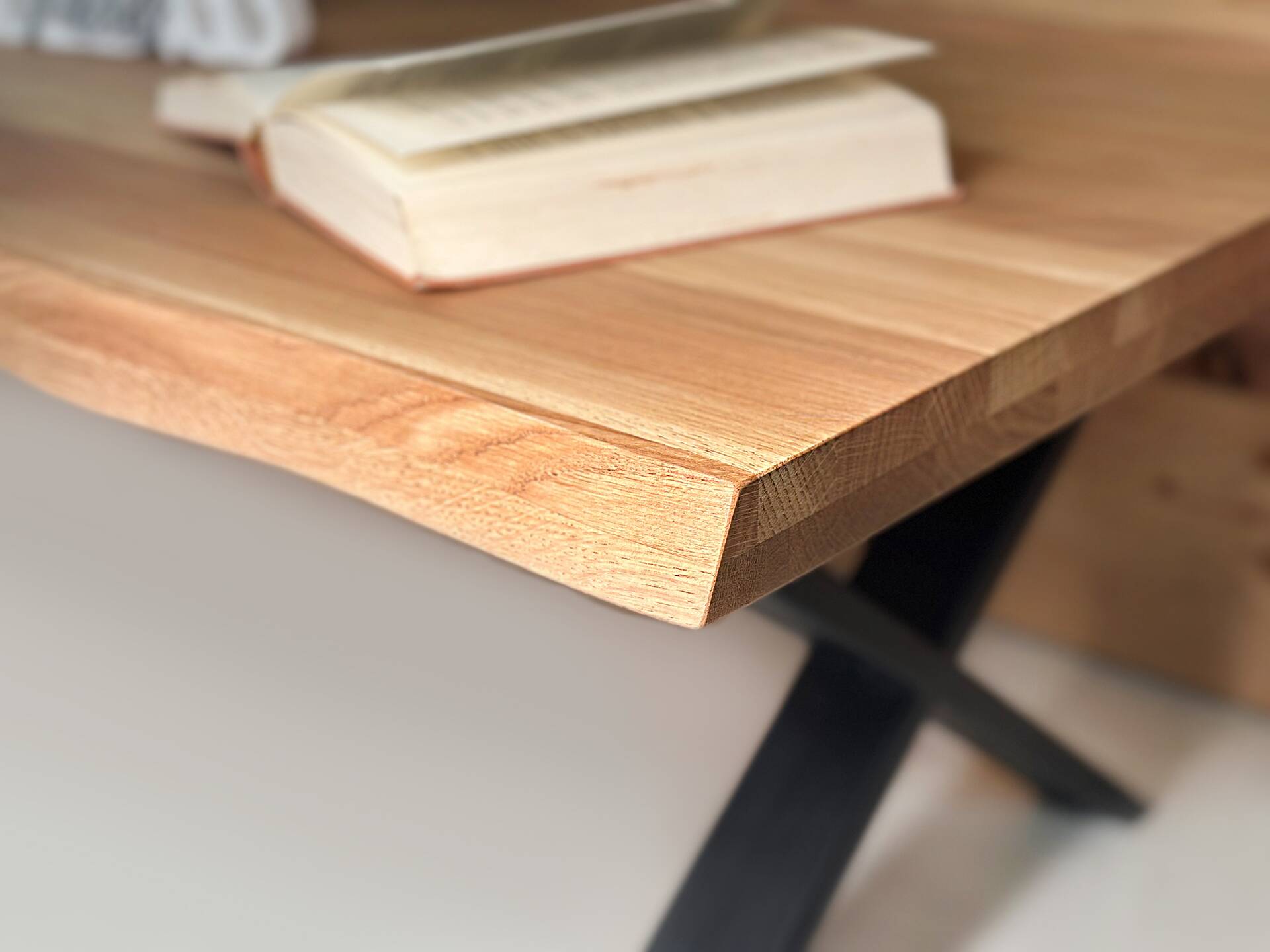 HERCO Couchtisch, Material Massivholz/Metall, Eiche geölt/schwarz 