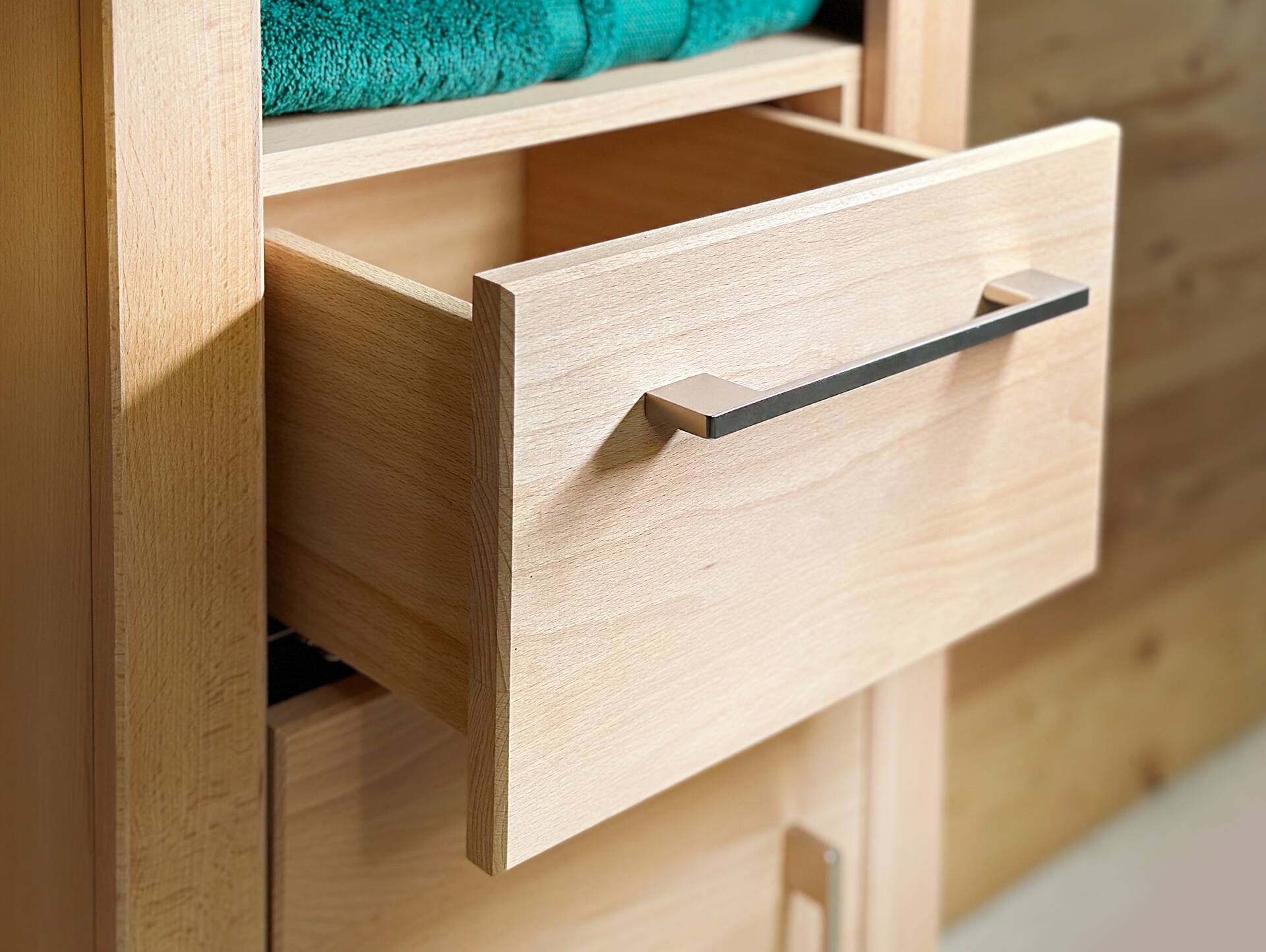 OZEANA Hochschrank I fürs Badezimmer, Material teilmassiv Buche
