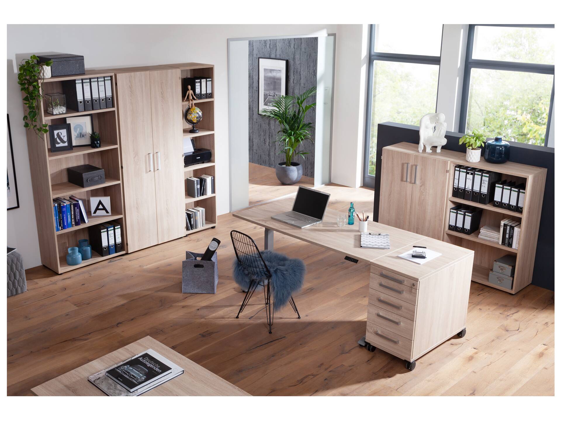 OFFICE ONE elektrisch höhenverstellbarer Schreibtisch / Stehtisch, Material Dekorspanplatte 180 x 80 cm | ahornfarbig | weiss