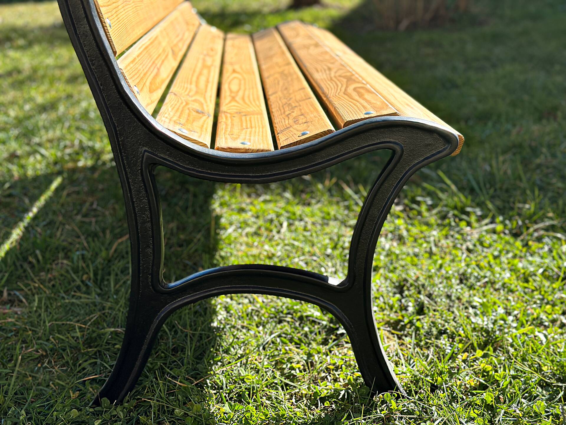 GUSTL Gartenbank, Material Massivholz Lärche, Metallgestell Schwarz 150 cm