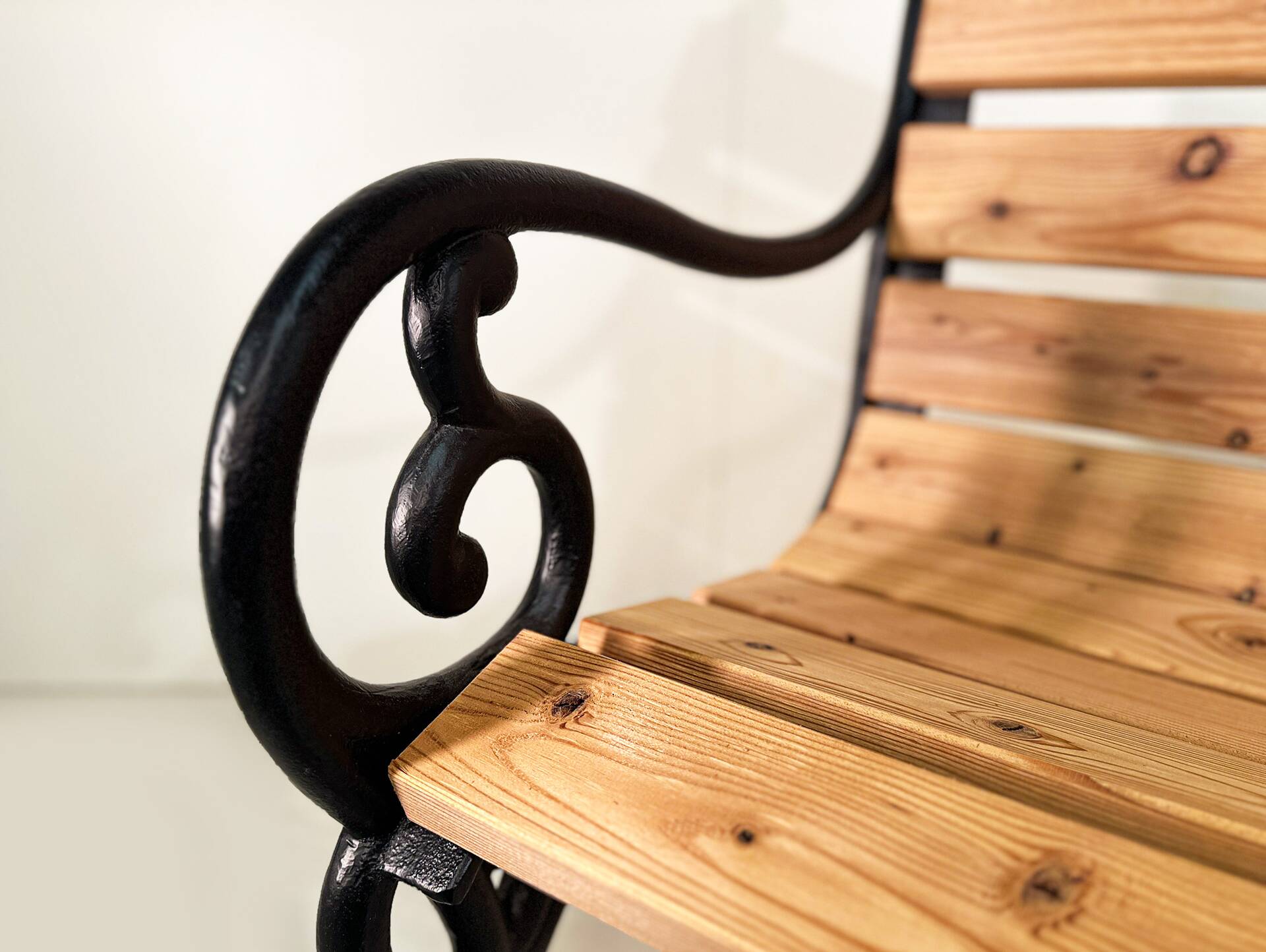 GODENA Gartenbank, Material Massivholz Lärche, Metallgestell schwarz 150 cm