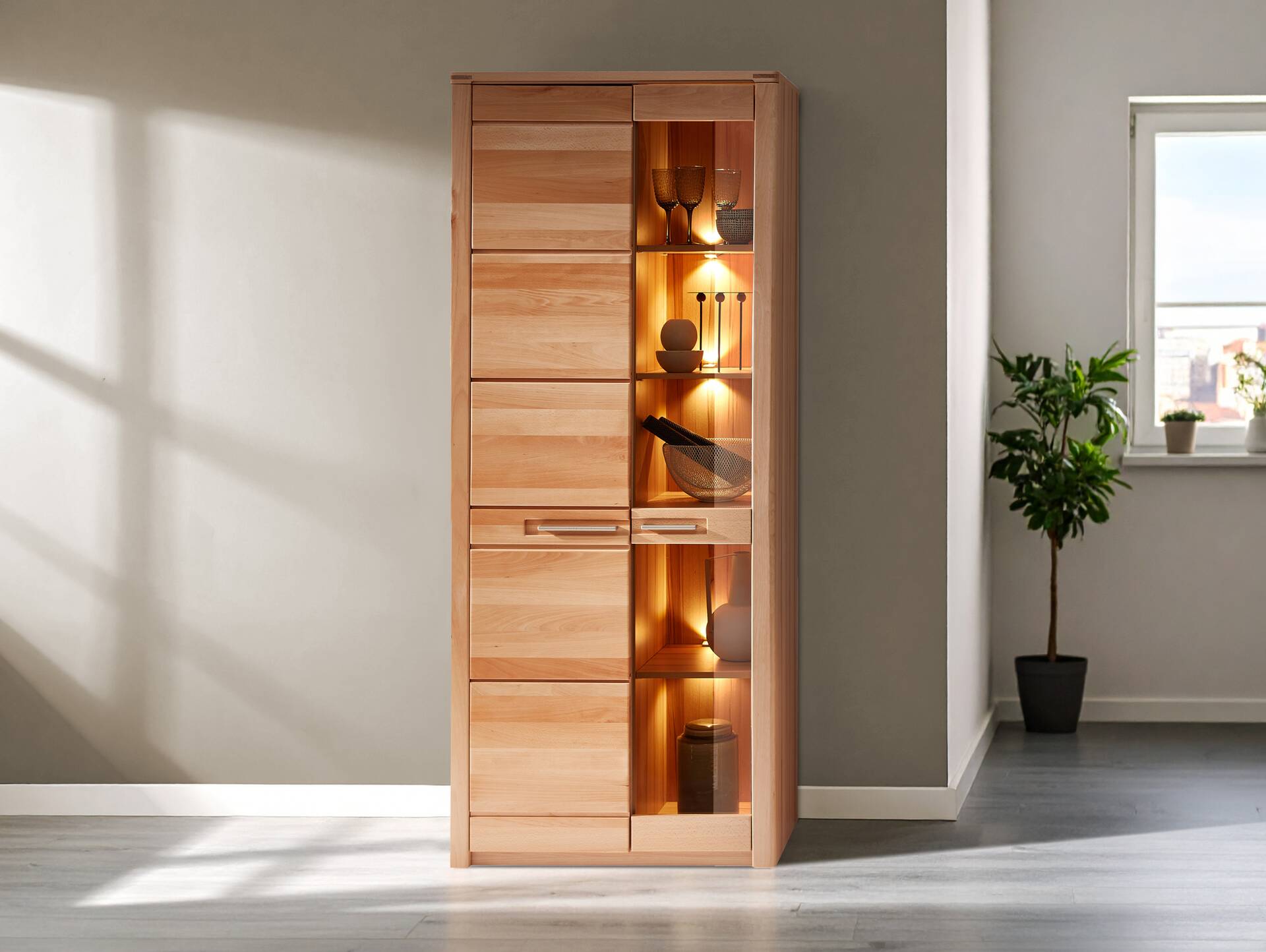 NESTOR ONE Vitrine, Material Teilmassiv, Kernbuche lackiert 