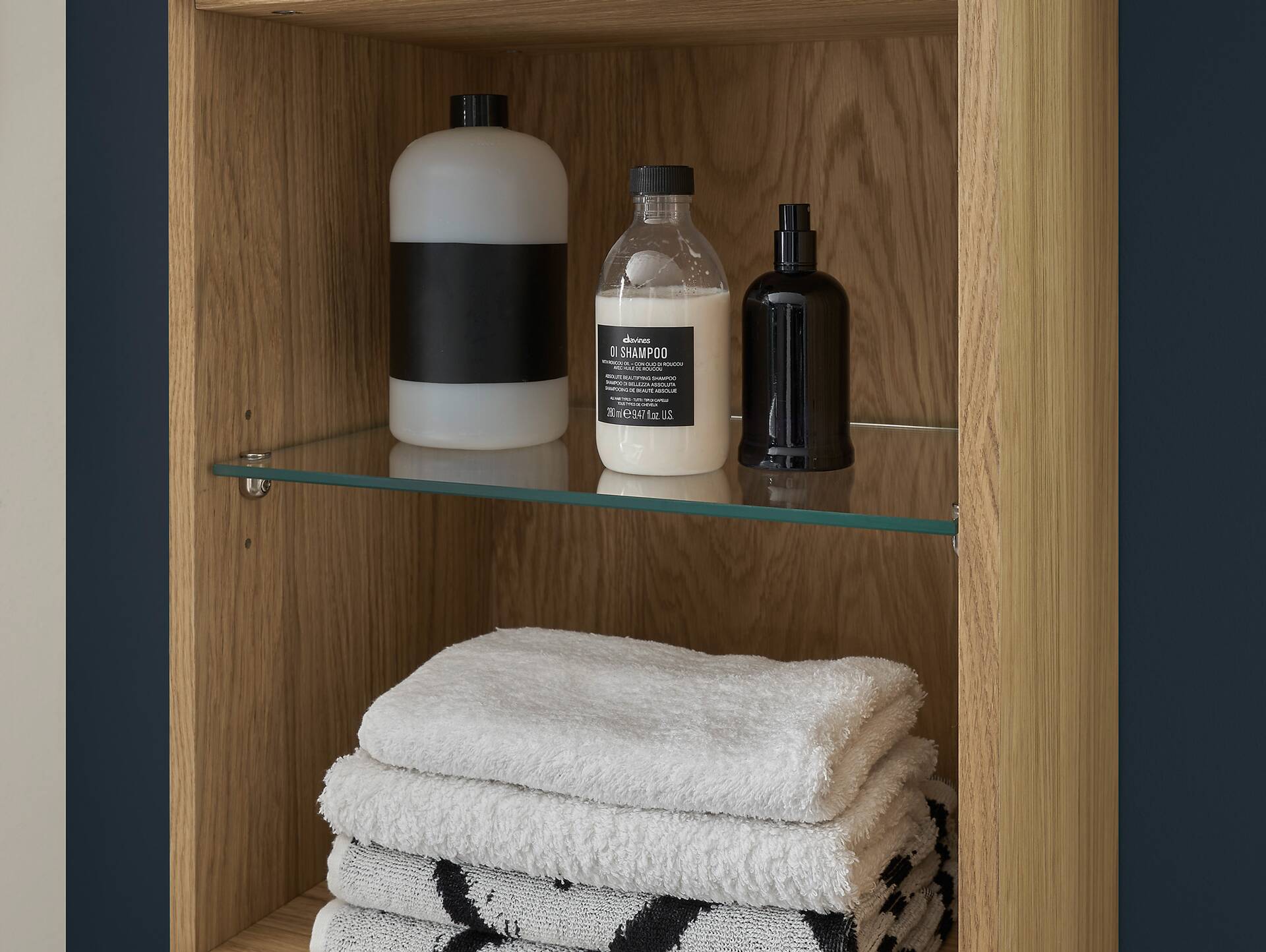 SEYTON Hochschrank fürs Badezimmer, Material Teilmassiv, eichefarbig 