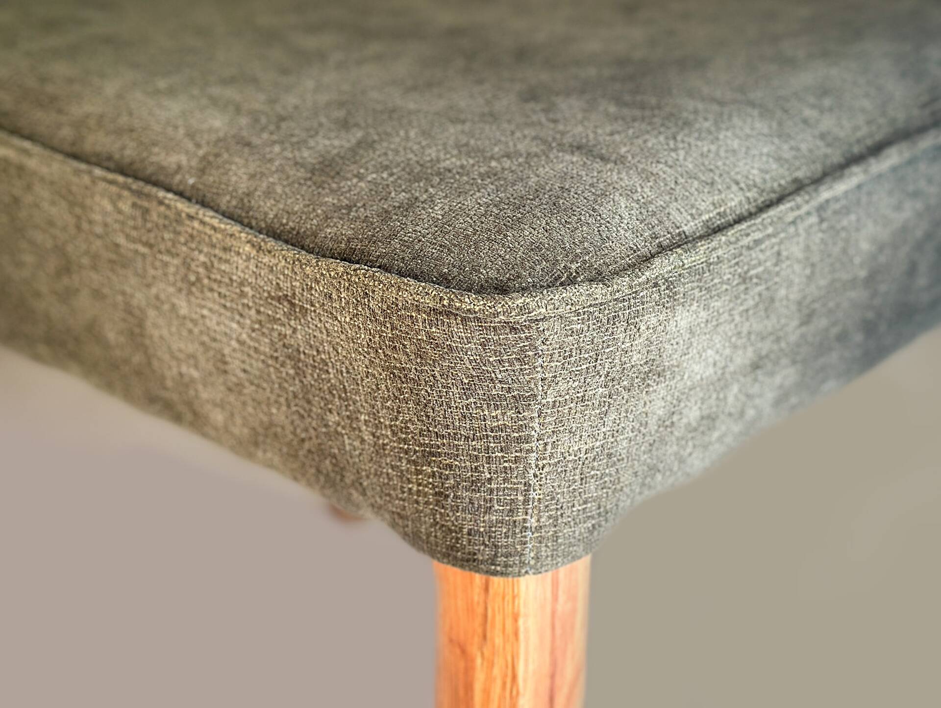 AMERA Polsterstuhl, Material Massivholz/Bezug Stoff Grün