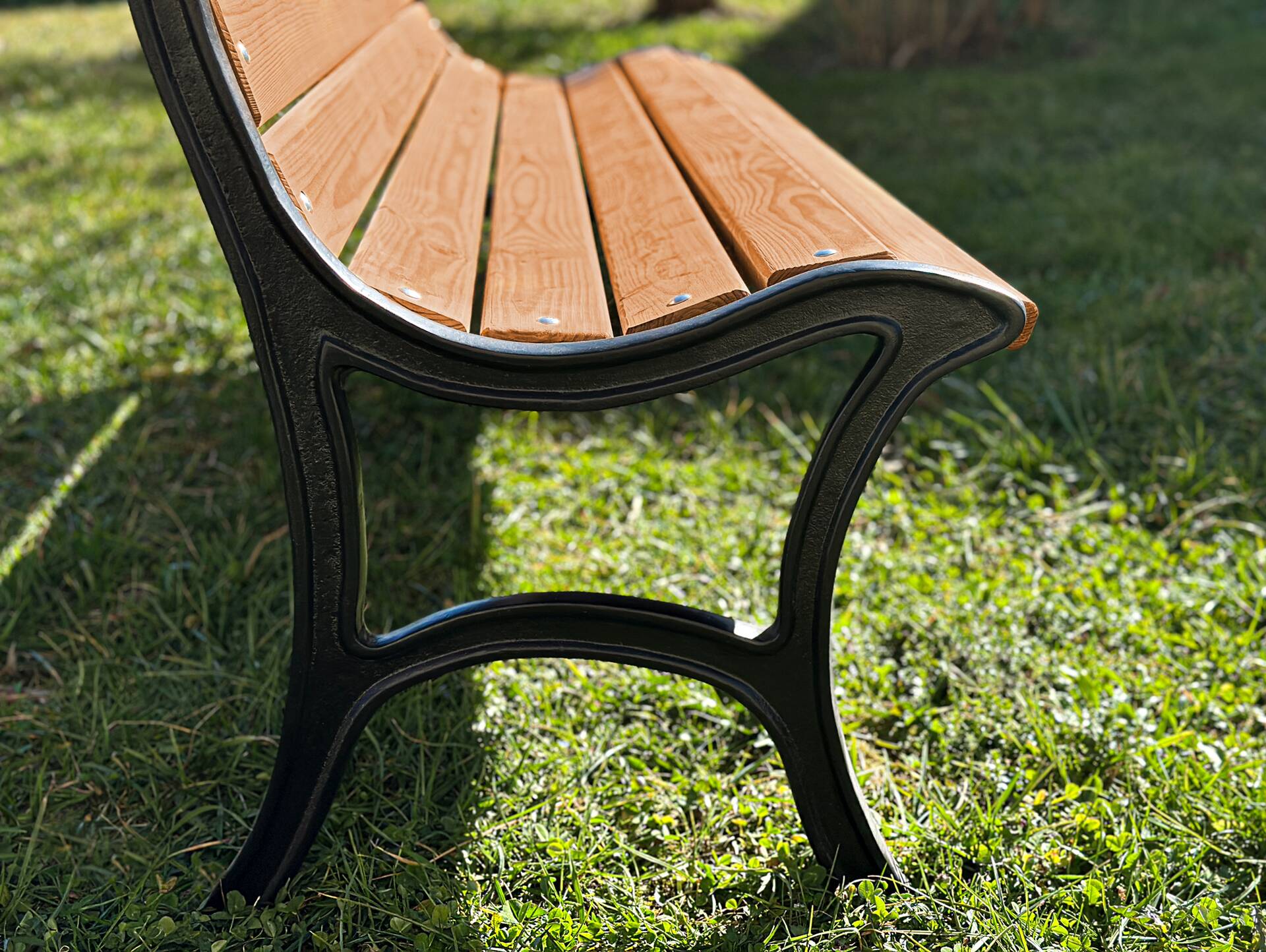 GUSTL Gartenbank, Material Massivholz Lärche, Metallgestell Schwarz 180 cm