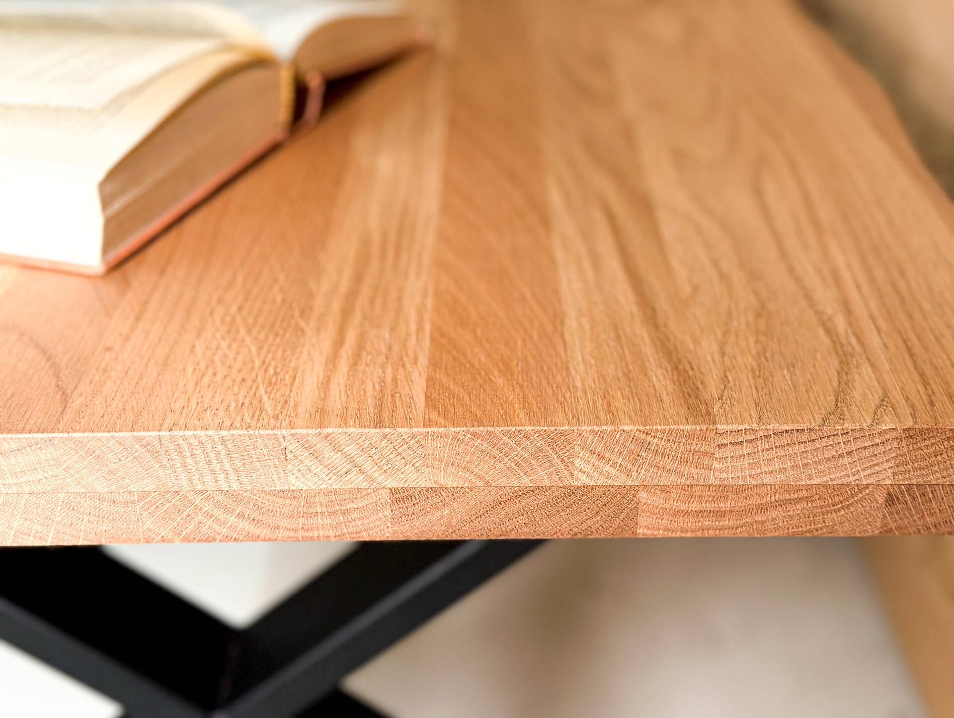 HERCO Couchtisch, Material Massivholz/Metall, Eiche geölt/schwarz 