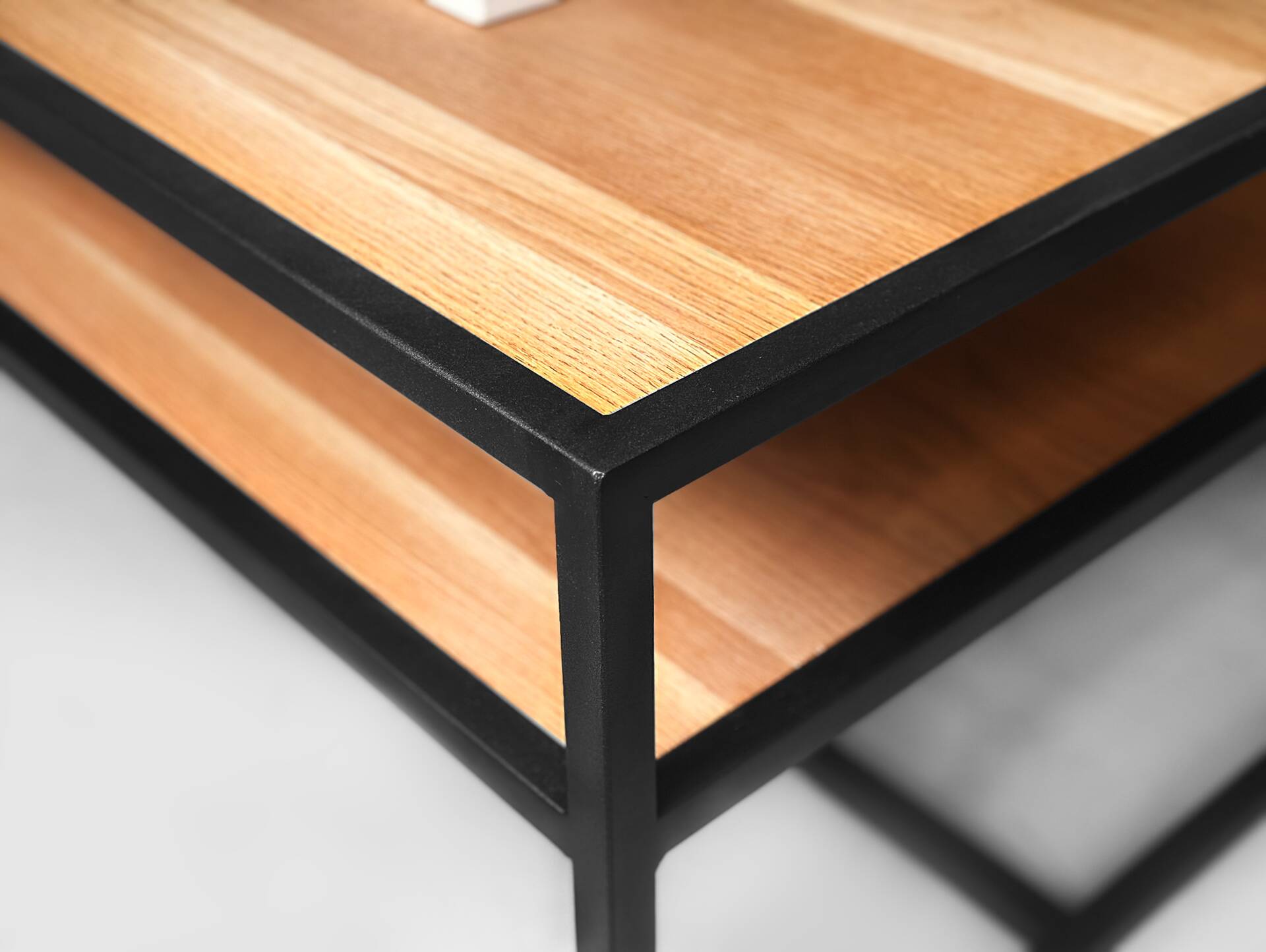 IOLA Couchtisch,  Material Massivholz/Metall, Eiche geölt/schwarz 