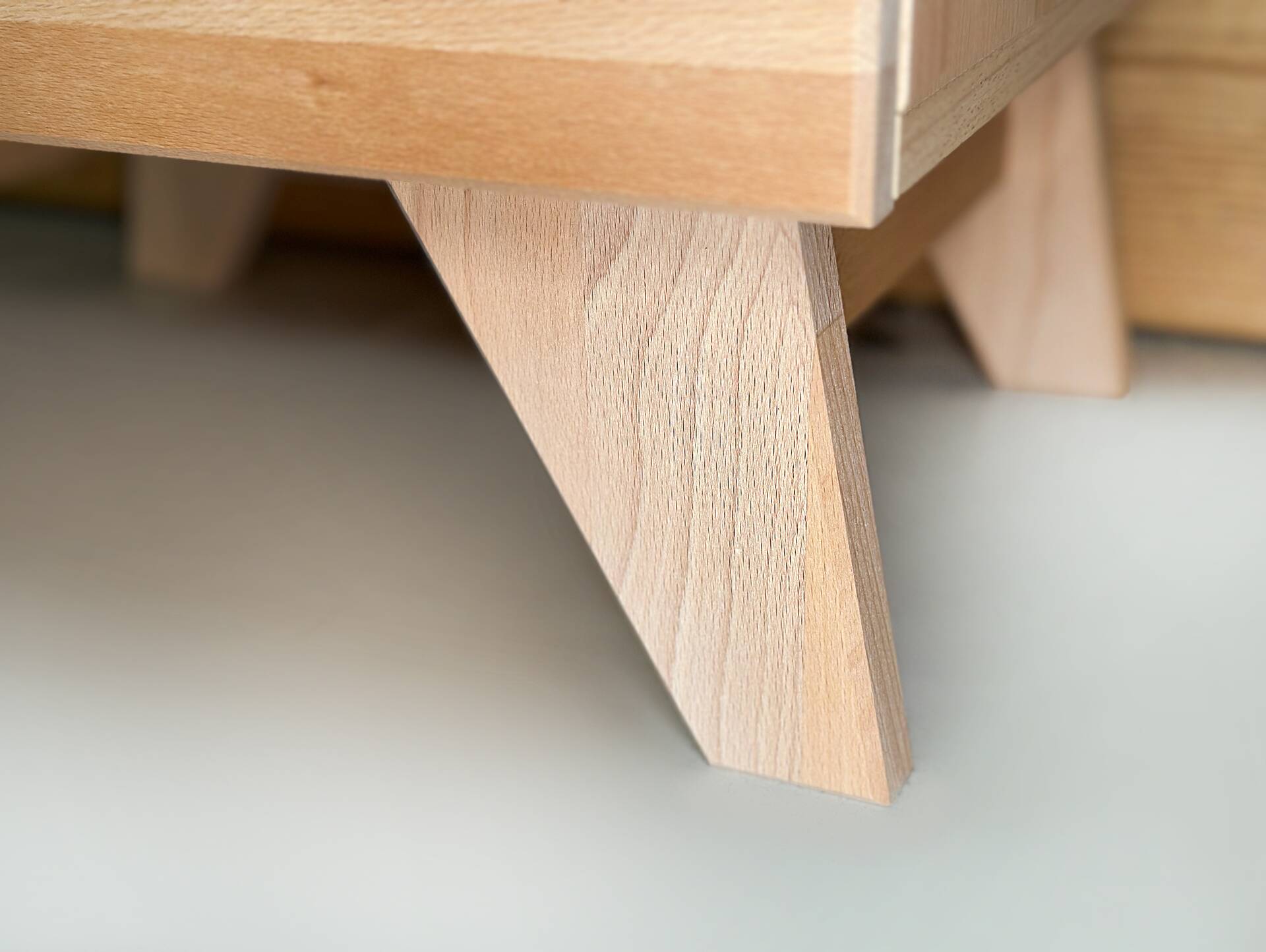OZEANA Hochschrank II fürs Badezimmer, Material teilmassiv Buche