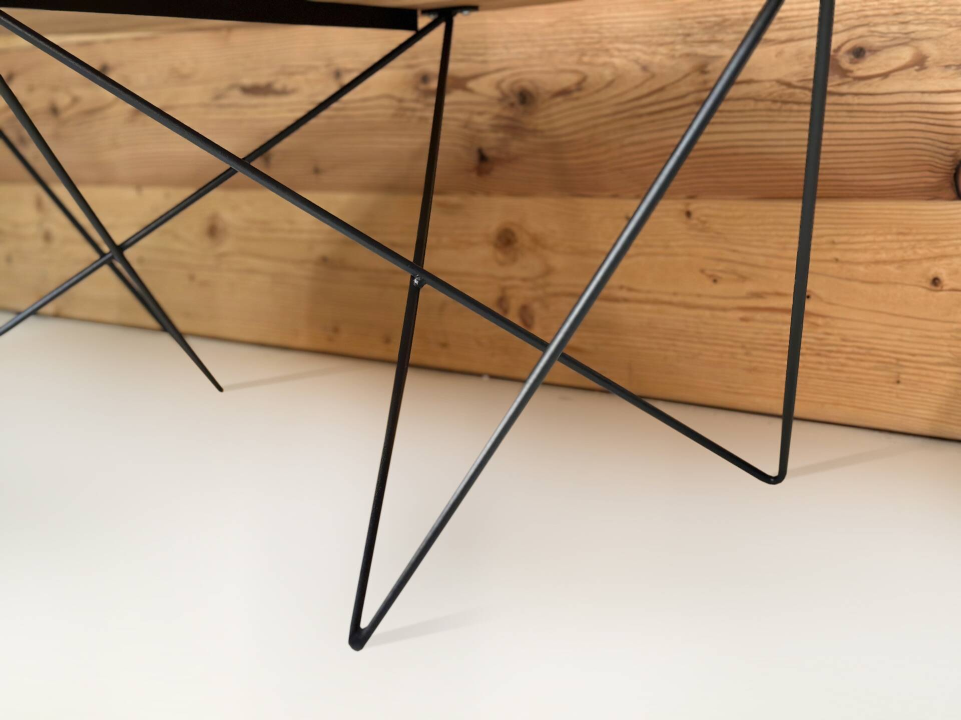 DOBBIN Couchtisch, Material Massivholz/Metall, Eiche geölt/schwarz 