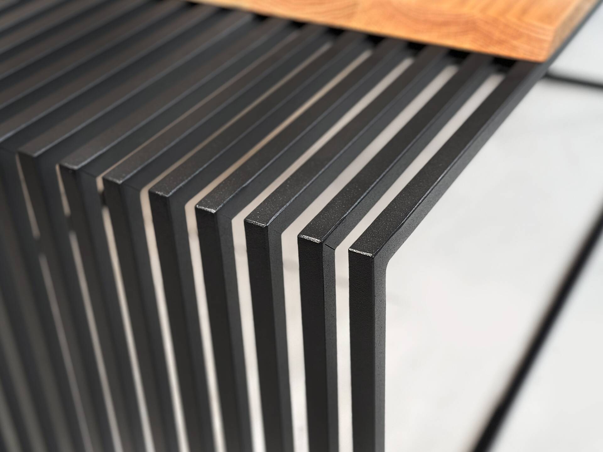 JEZZ Couchtisch, Material Massivholz/Metall, Eiche geölt/schwarz 