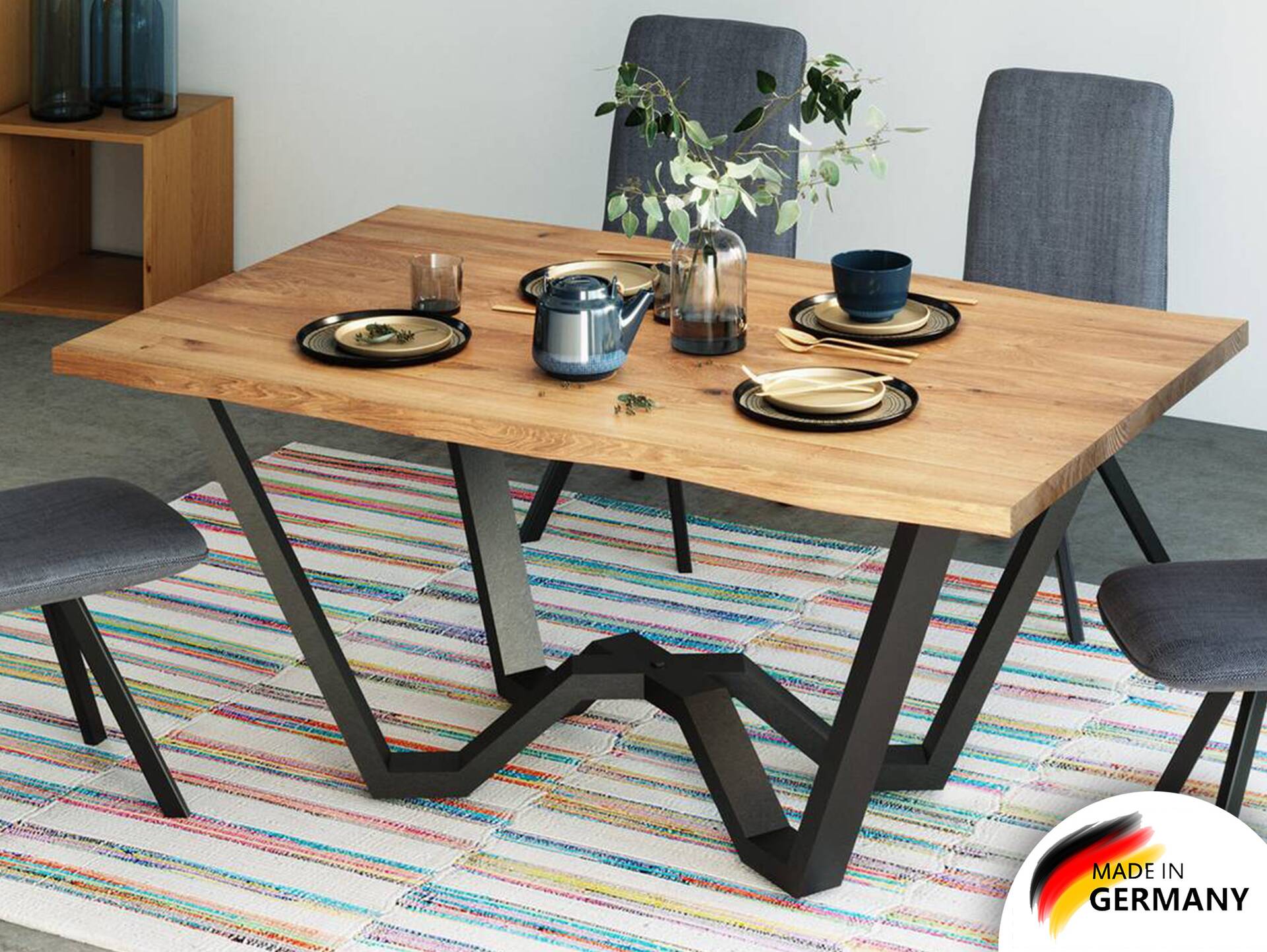 MARYLAND II Massivholztisch mit Baumkante, Material Eiche/Metallgestell SPINNE 