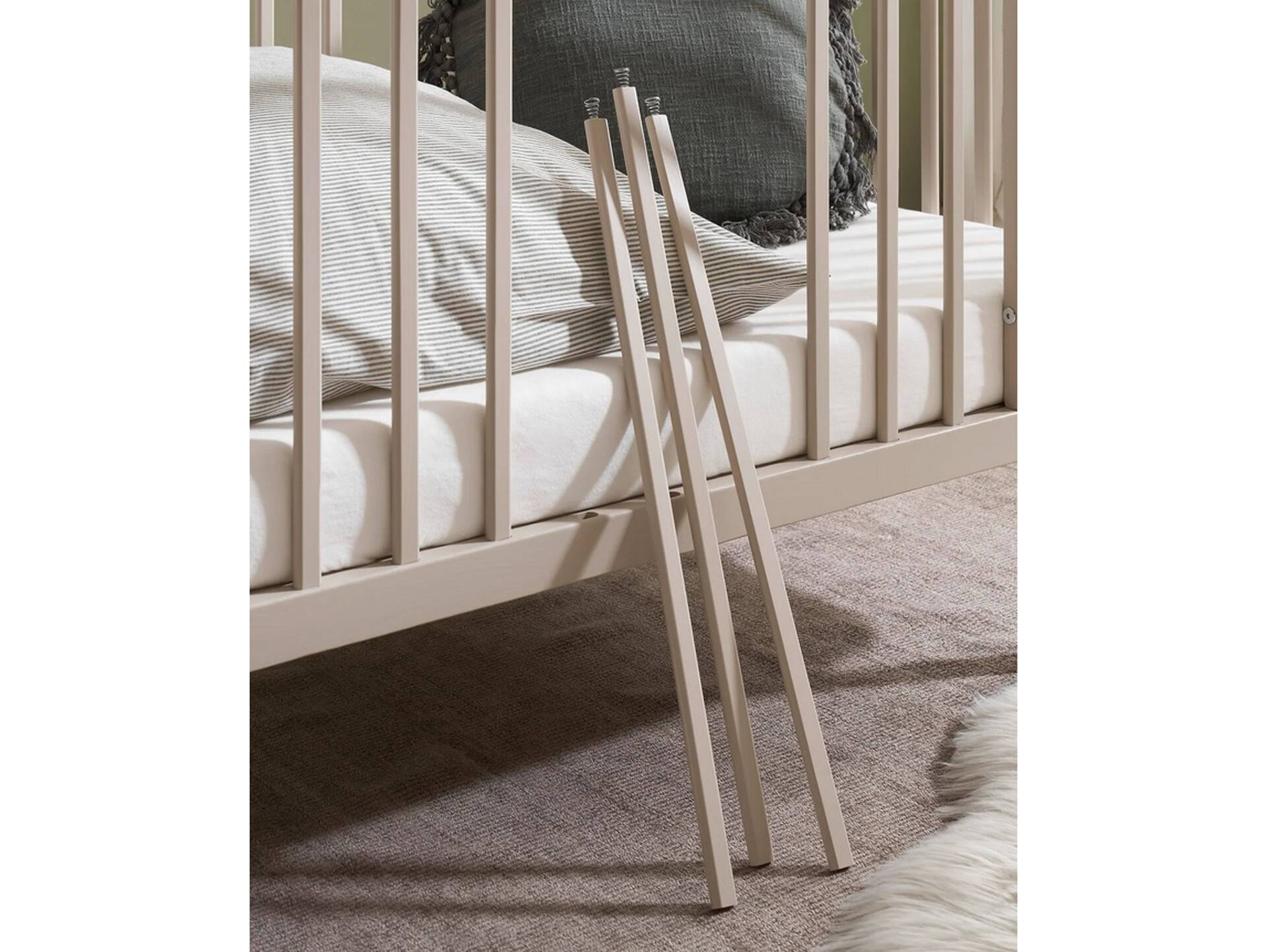 LENI Babybett 70x140 cm inkl. Umbauseite, Material Spanplatte, Kaschmir 